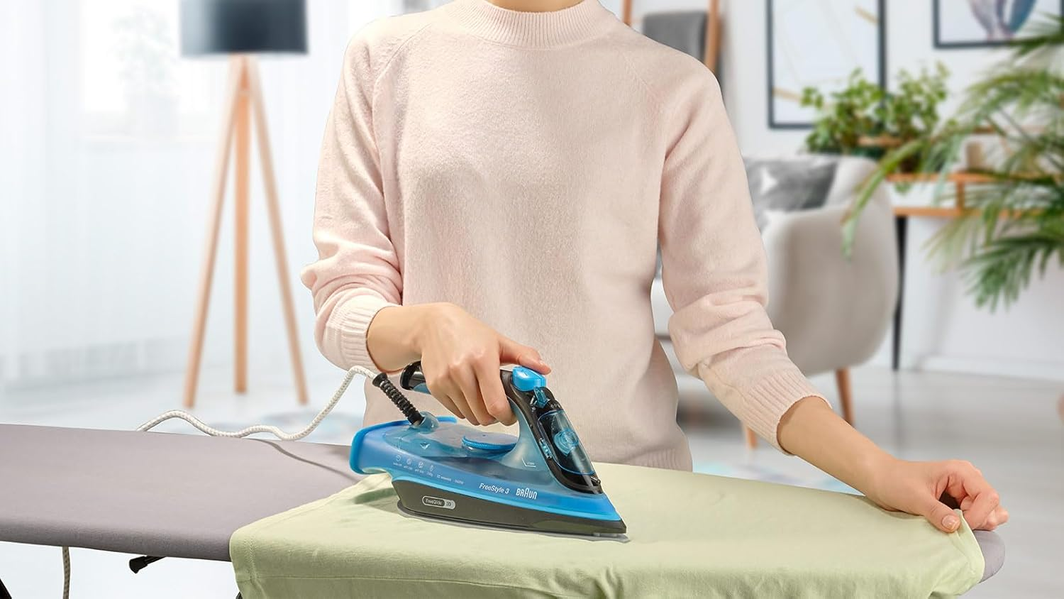 Braun Freestyle 3 FI3194BK, Steam Iron with Precision Tip, Freeglide 3D Technology, 200 G/Min, Superceramic Plate, Auto Shut-Off, 270 Ml Tank, 2400W, Black/Blue - Black/Blue image number 4