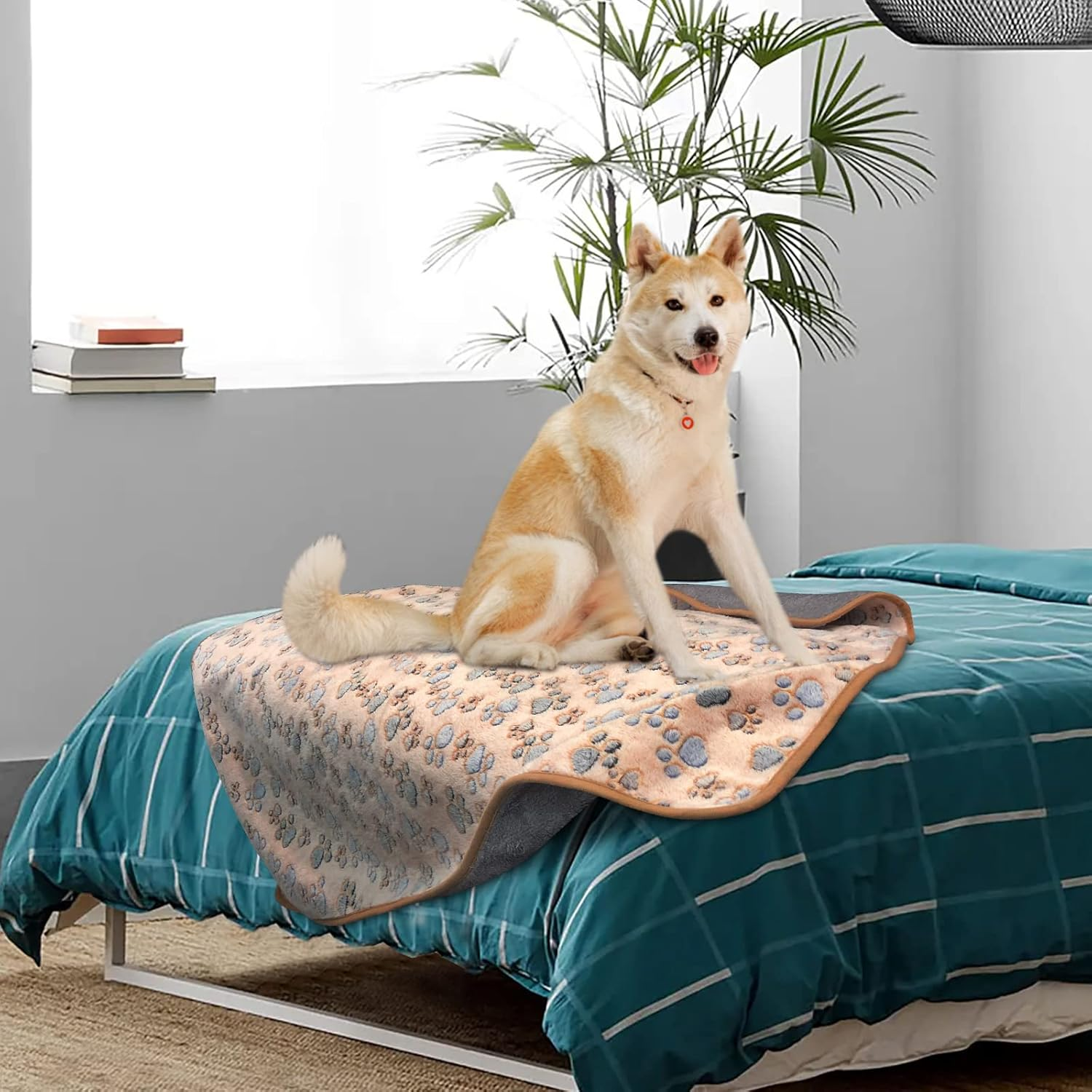 YUEPET Waterproof Dog Blankets, 2 Pack Washable Dog Blankets for Bed Couch Sofa Protector Fleece Flannel Puppy Blanket Soft Plush Reversible Throw Blanket for Medium Large Dogs 40"&times;30"(White+Coffee)