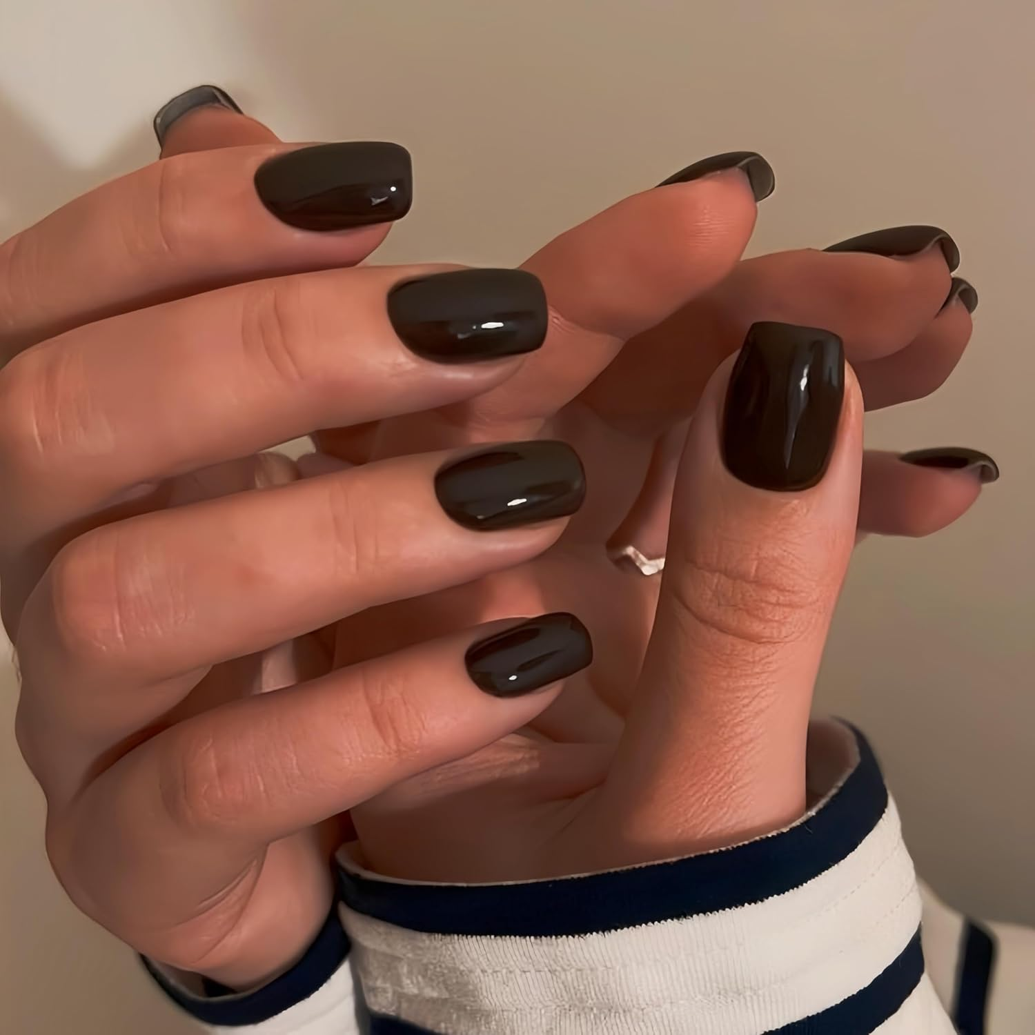 Kqueenest Dark Green Press on Nails Short Square, Short False Nails with Glue, Glossy Solid Emerald Green Fake Nails Set, Natural Fit, Reusable Small Gel Stick on Nail for Women Decoration 24 Pcs