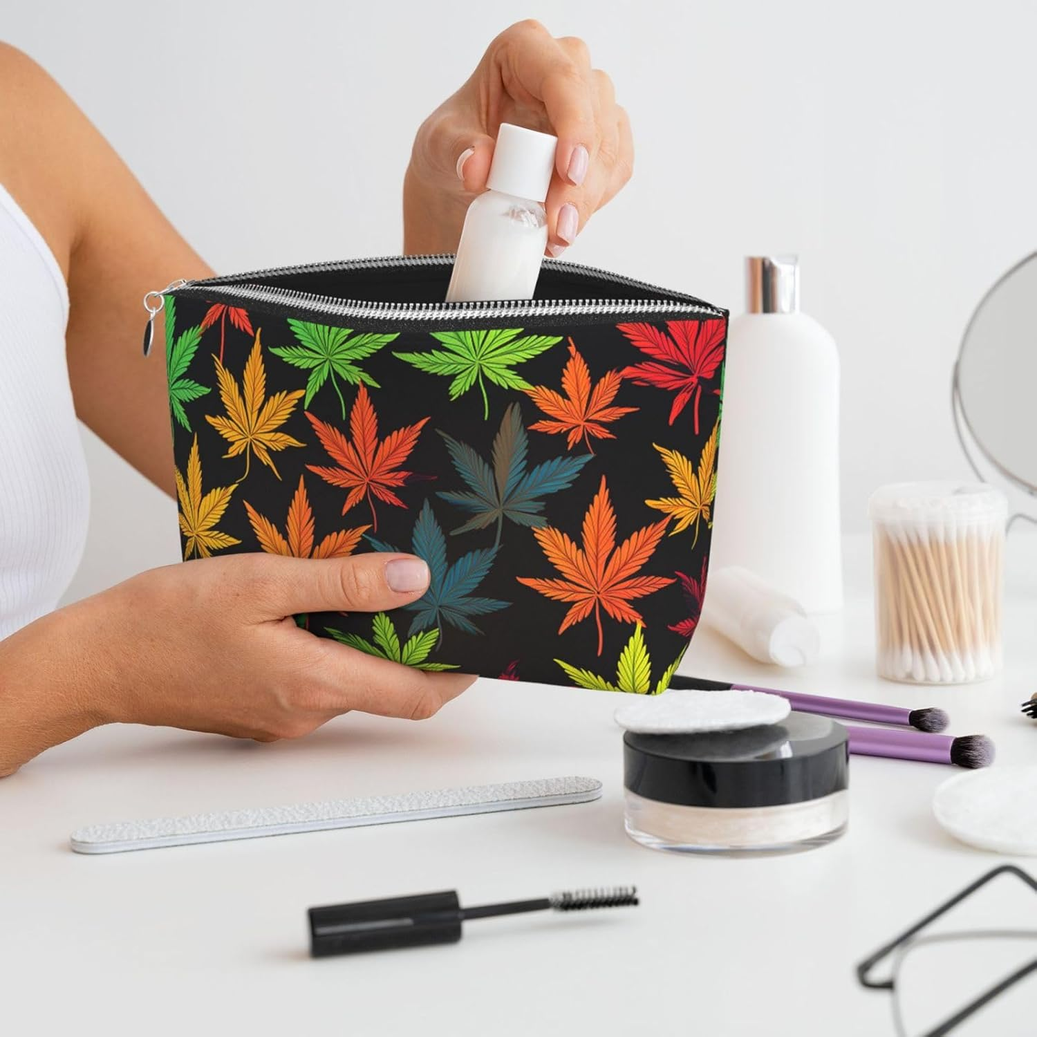 SDTYKHJ Large Capacity Makeup Bag for Women, Waterproof Portable Shaving Bag, Small Toiletry Bag, Colorful Cannabis Leaves, Leather Cosmetic Organizer Bags for Travel, Siliver, One Size