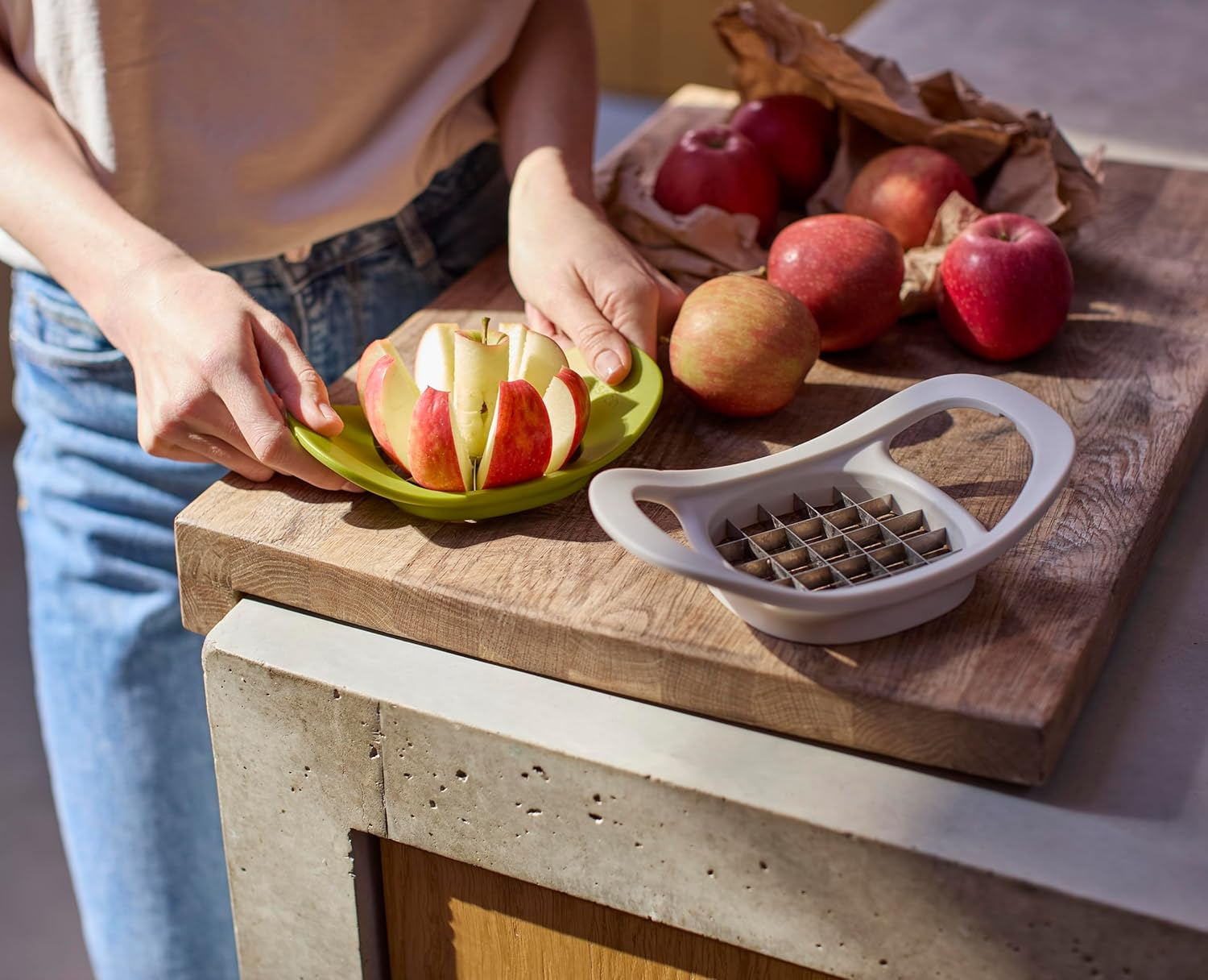 Joseph Joseph Nest Press 2-In-1 Apple Corer & Divider and Potato Chipper, Stainless Steel Blades, BPA Free, Dishwasher Safe image number 4