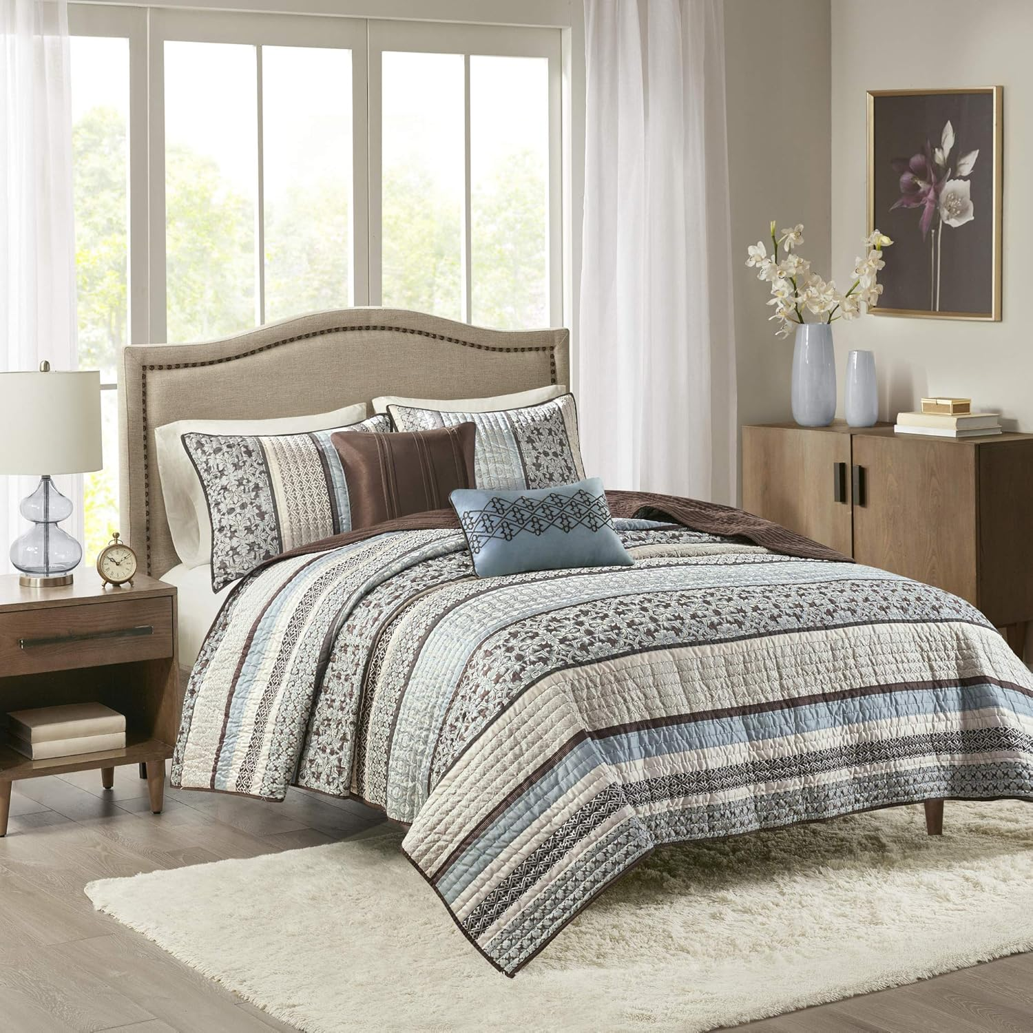 Madison Park Quilt Set Luxurious Jacquard Stripes Design - All Season, Coverlet Bedspread Lightweight Bedding Layer, Shams, Decorative Pillow, Full/Queen(90"X90"), Chevron Navy 6 Piece