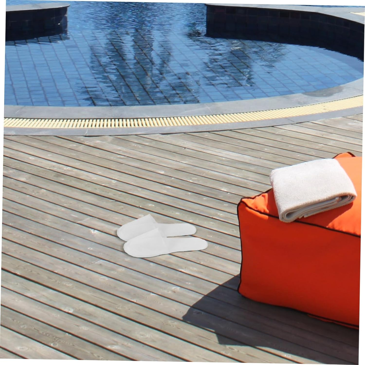 BATHVEVE 20 Pairs Disposable Guest Slippers Non-Slip Shoe Sole Lightweight Breathable Home Hotel Spa Slippers for Women Men Indoor Use Comfortable and Portable image number 4