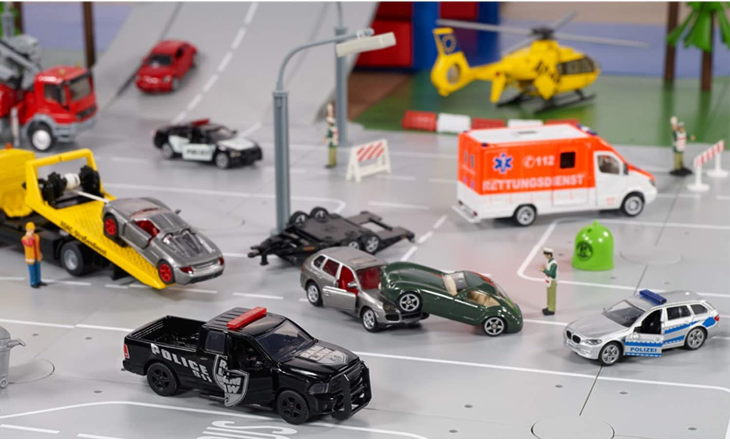 Siku 2548 Super Pick-Up with Trailer and Snowmobile, Green/Yellow image number 5