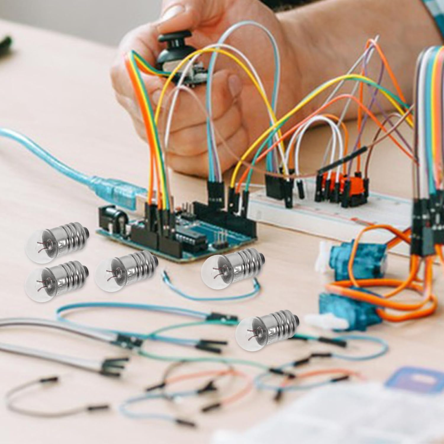 Iplusmile 50Pcs E10 Mini Light Bulb Kit, 1.5V Miniature Screw Base Light Bulbs, Tiny Indicator Incandescent Bulb for Physics Experiments image number 5