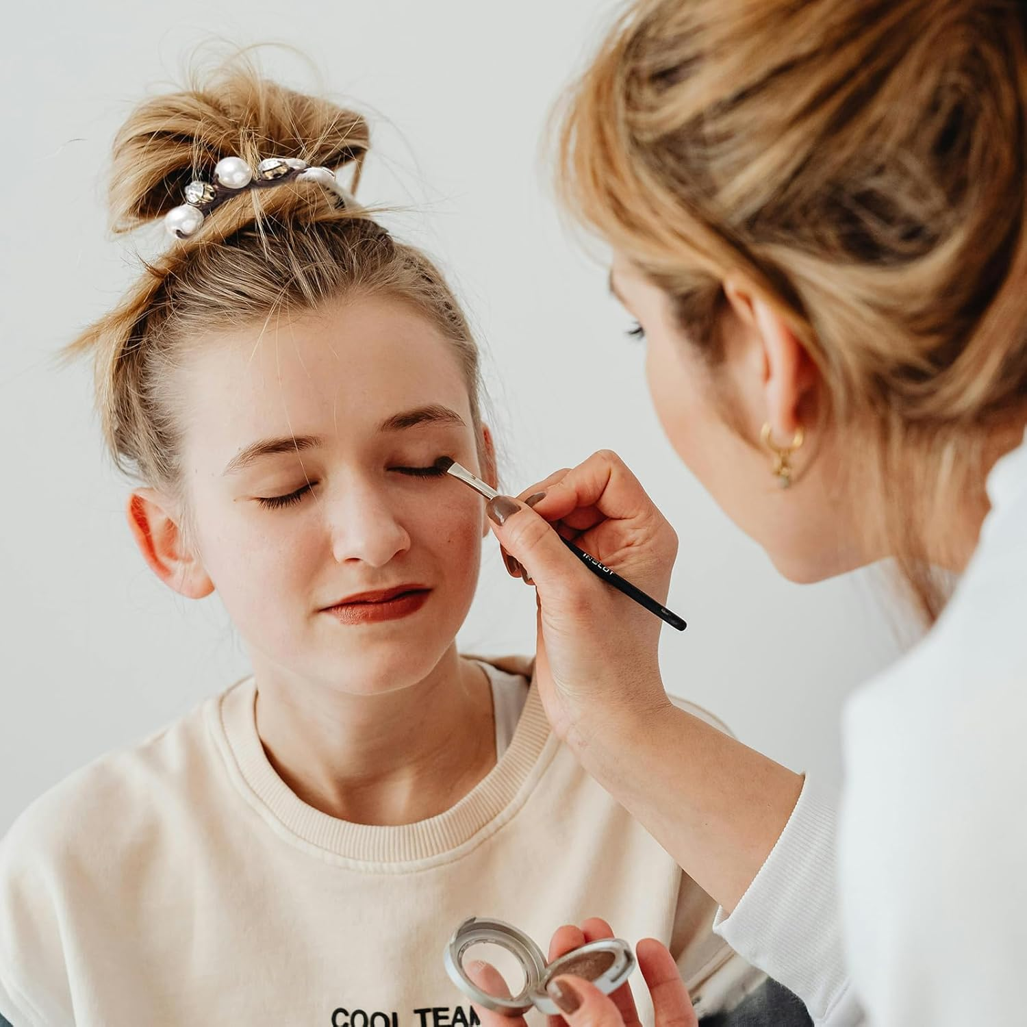 Hzqzaoan Pearl Hair Ties Black Ponytail Holders Elastic Crystal - Hair Tie Hair Accessories for Women, Black Ponytail Scrunchies Holders for Girls Pearl Accessories (Pack of 3) image number 5