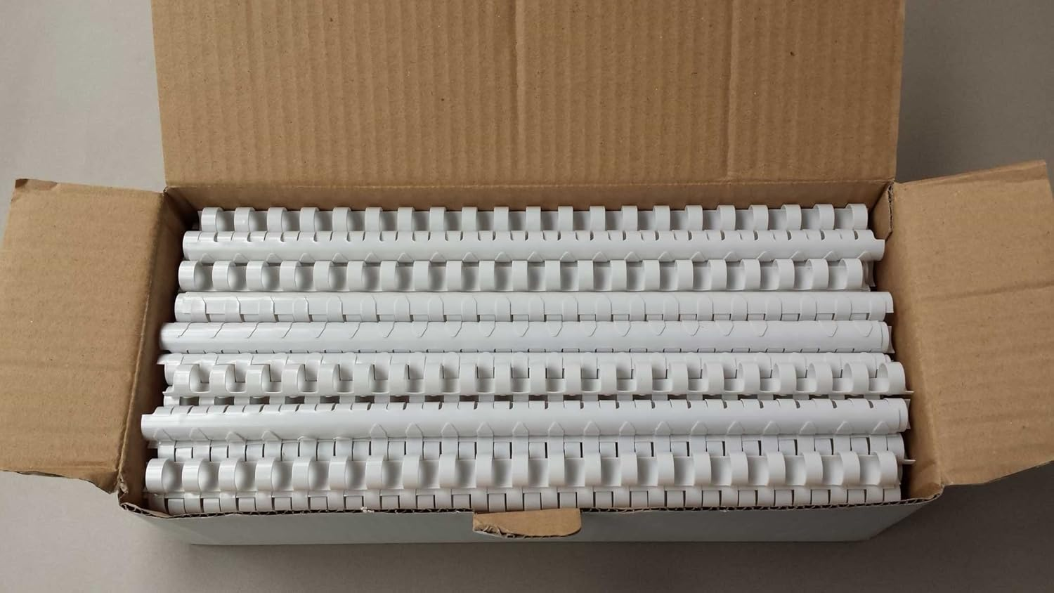 12Mm Plastic Binding Combs White - 20 or 21 Ring (Pack of 100) image number 2