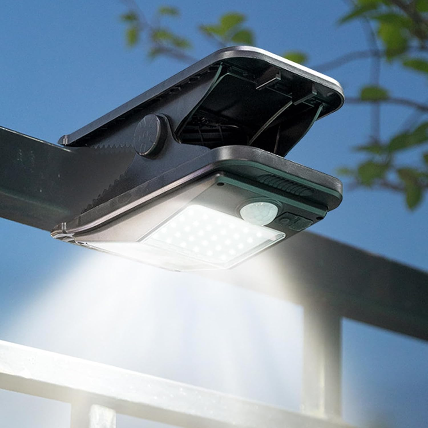 Clip on Solar Motion Sensor Lights Outdoor, IP65 Waterproof Solar Lights Outdoor Clip Solar Motion Light, Portable Solar Powered Security Light, Emergency Lighting (White Light) image number 5