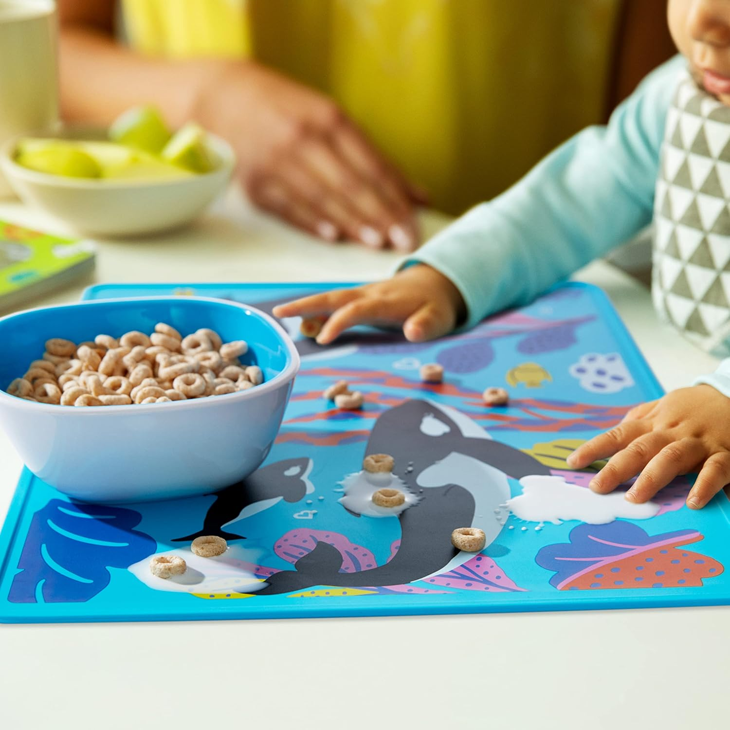 Munchkin Wildlove Reversible Silicone Placemat for Kids, 1Pk, Orca image number 4
