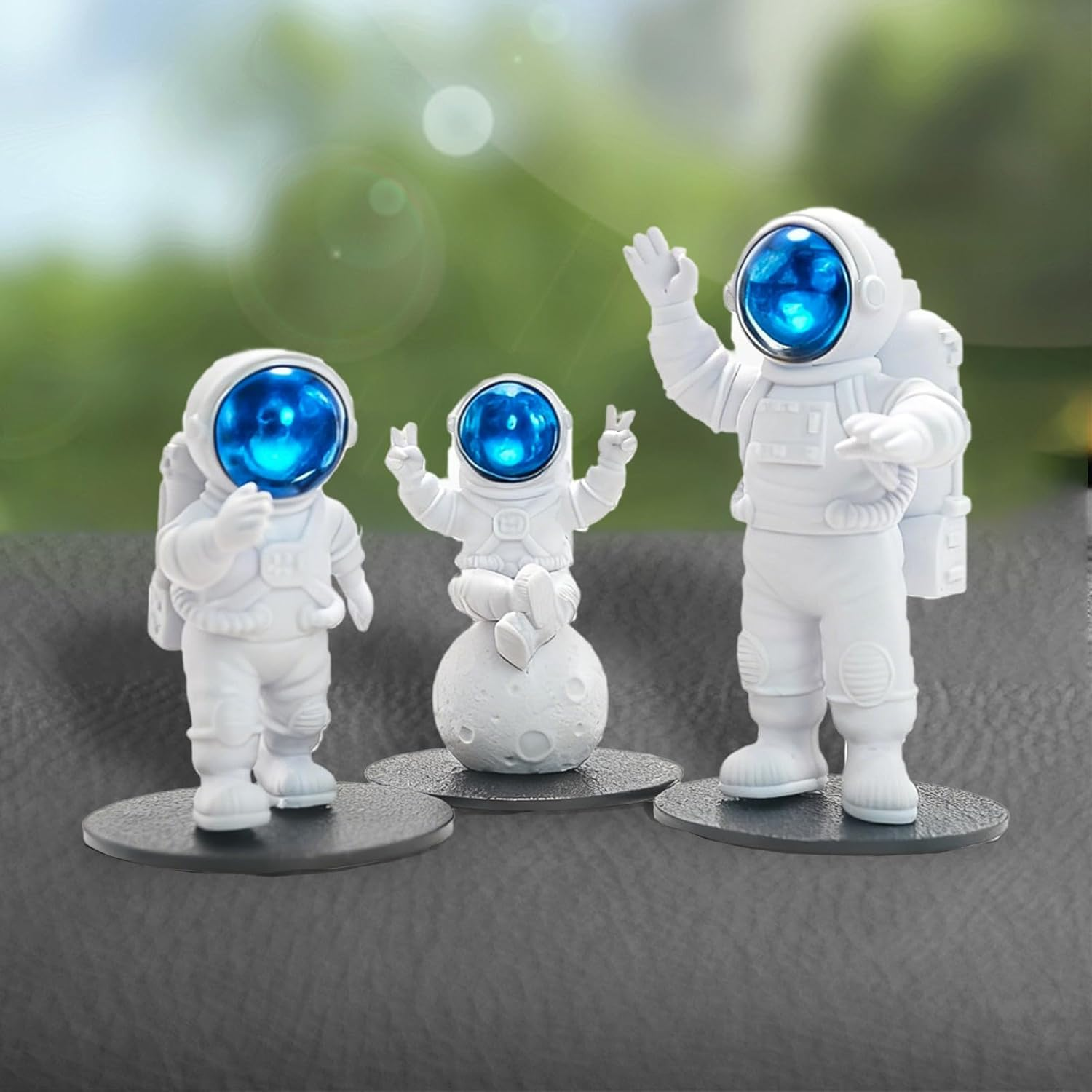 XIANGYUAN Frog Panda Astronaut Car Accessories Fun Dashboard Decoration,Car Interior Accessories,With Base,Suitable for Desktop,Room,Dashboard (Astronaut Gold)