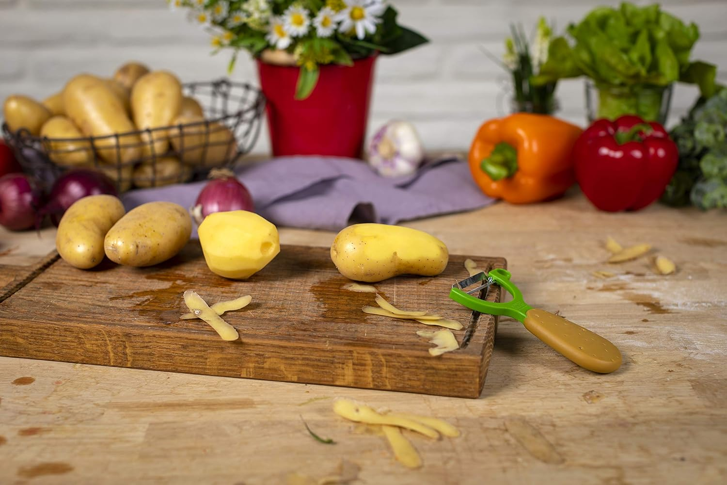 Kuhn Rikon 20401 Straight Veggie Peeler, Potato Design, Brown/Green, 1.3X7.2X13 Cm image number 3