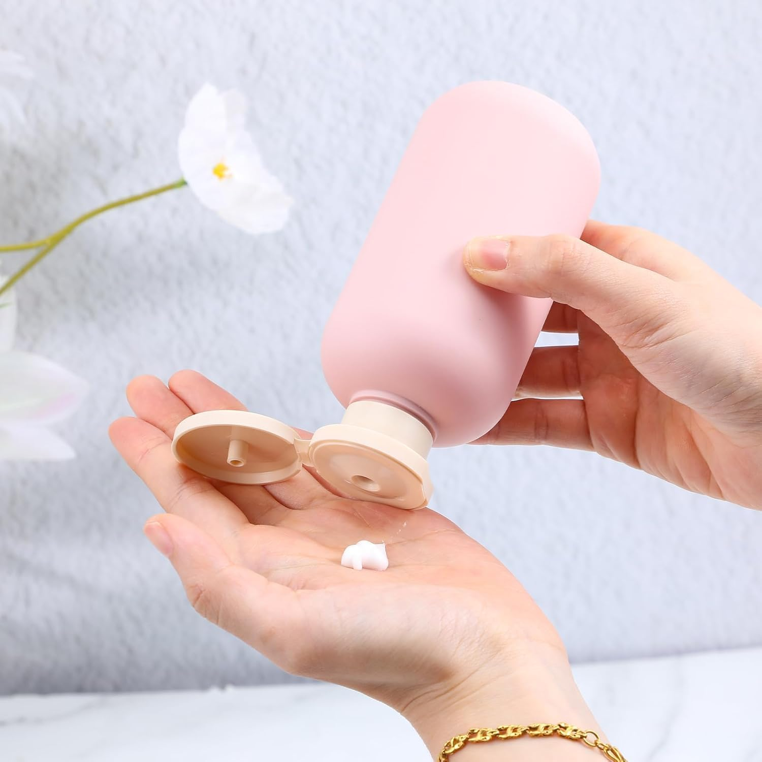 200Ml Refillable Travel Bottles, 3Pcs Refillable Shampoo and Conditioner Bottles with Flip Cap, Refillable Shampoo Conditioner Bottle Squeeze Bottles with Flip Cap for Lotion