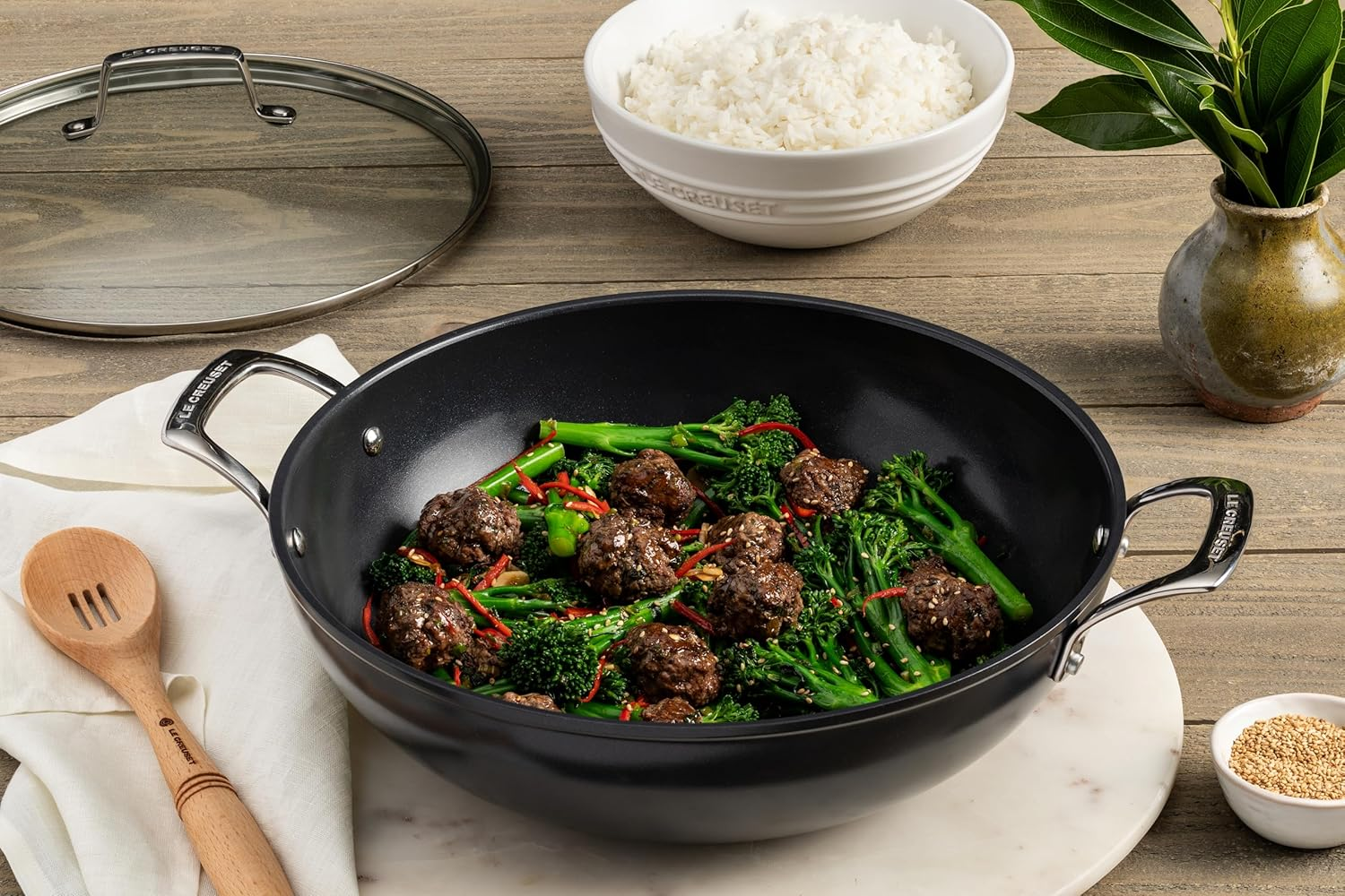 Le Creuset Essential Non-Stick Ceramic Wok, 6L image number 1