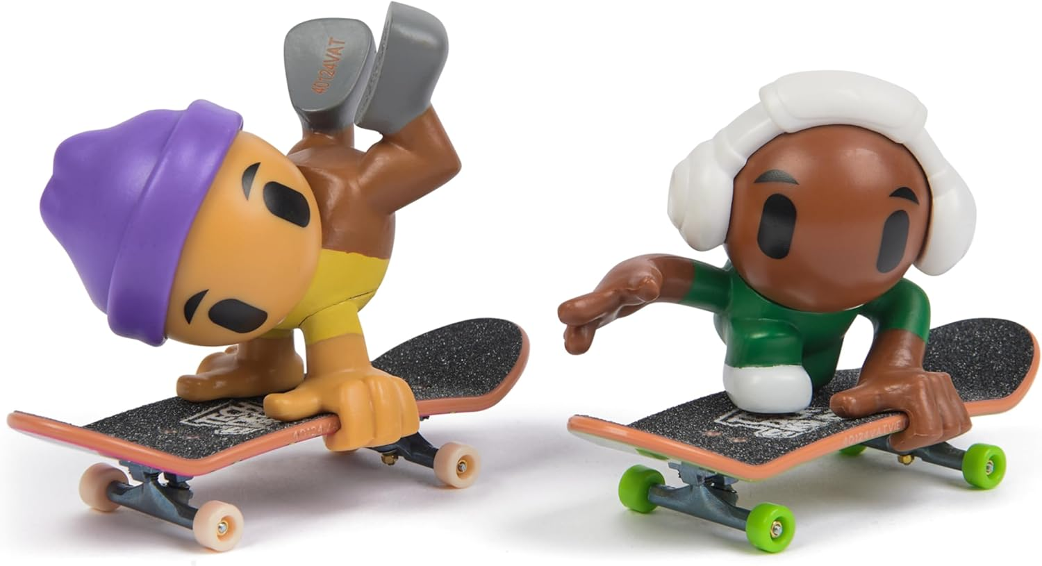 Tech Deck Sk8 Crew, 2-Pack Exclusive Fingerboards with Assistive Figures, Collectible and Customizable Mini Skateboards, Kids Toys for Ages 5 and up (Styles May Vary) image number 3