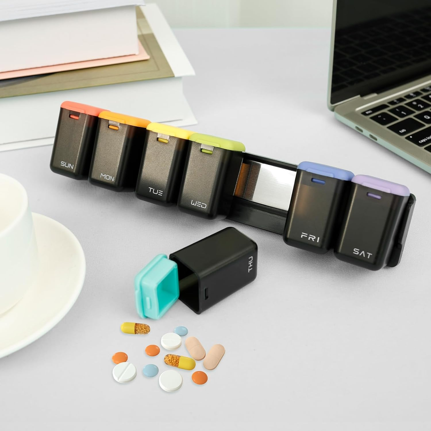 Plastic Magnetic Weekly Pill Organizer, Removable Large Capacity Weekly Pill Dispenser Box, with Sealed Lid for Supplement Vitamins Fish Oil (Colourful)