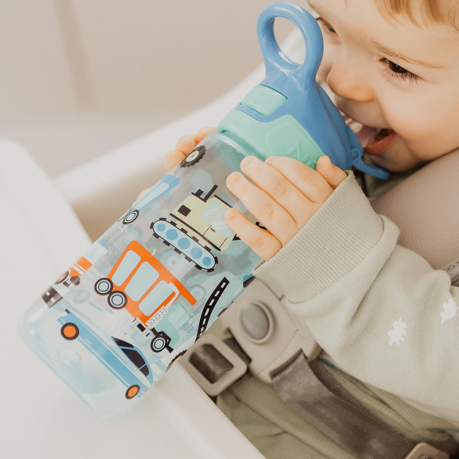 Nuby Super Quench Water Bottle - No Spill Active Toddler Sippy Cup | 540Ml / 19Oz |Carry Handle | Freeflow | Dishwasher and Steriliser Safe | Suitable Beaker for 18 Months plus (Traffic, Pack of 2) image number 1