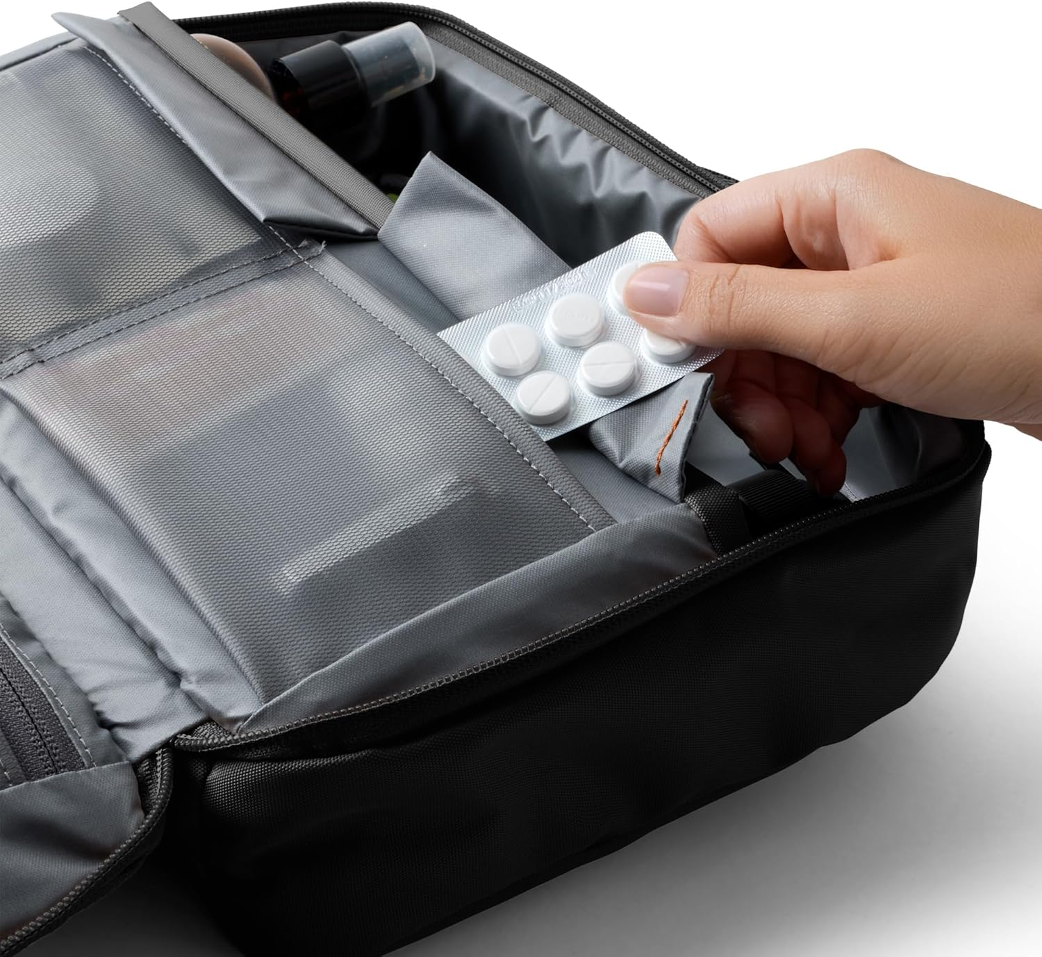 Bellroy Hanging Toiletry Kit plus (8 Liter Travel Hanging Toiletry Bag) - Black - Black image number 3