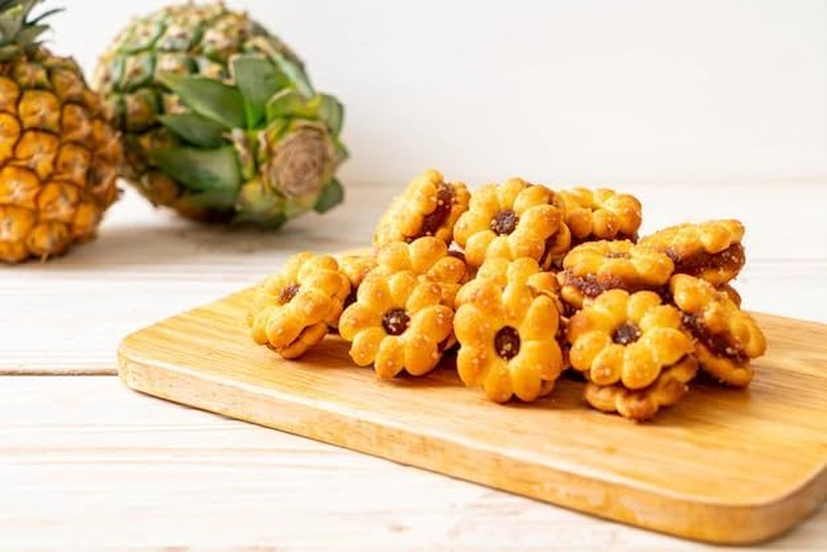 Hoshi Coconut Biscuits with Pineapple Jam 225 G