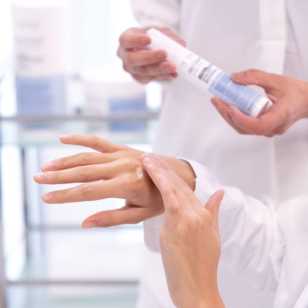 Revlon RE/START Hydration Anti-Frizz Moisturising Drops, 50 Ml, Smoothing Serum for Frizzy Hair, Long-Lasting Frizz Control, Beauty Drops for More Care, Moisture & Shine image number 4