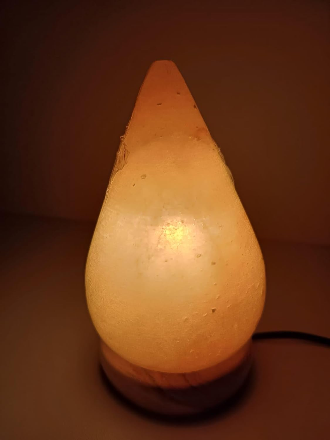 1-2 KG Premium Natural Teardrop Salt Lamp 100% Authentic, Handcrafted from the Foothills of the Himalayas Beautifully Hand Craft Teardrop Comes with Complete Electric Fitting image number 3