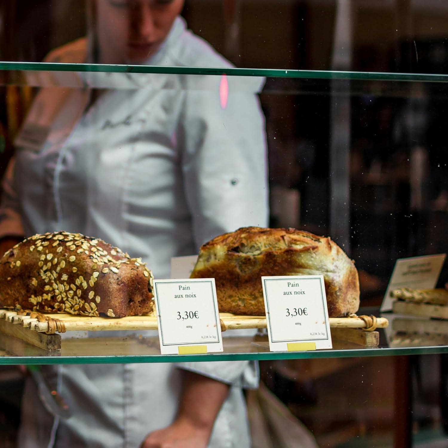 ORNAROVI 12 PCS Gold Table Card Holders, Metal Table Number Stands, L-Shaped Placecard Holders for Table Price Tags Food Signs, Vintage Number Holder for Wedding Reception (Gold)