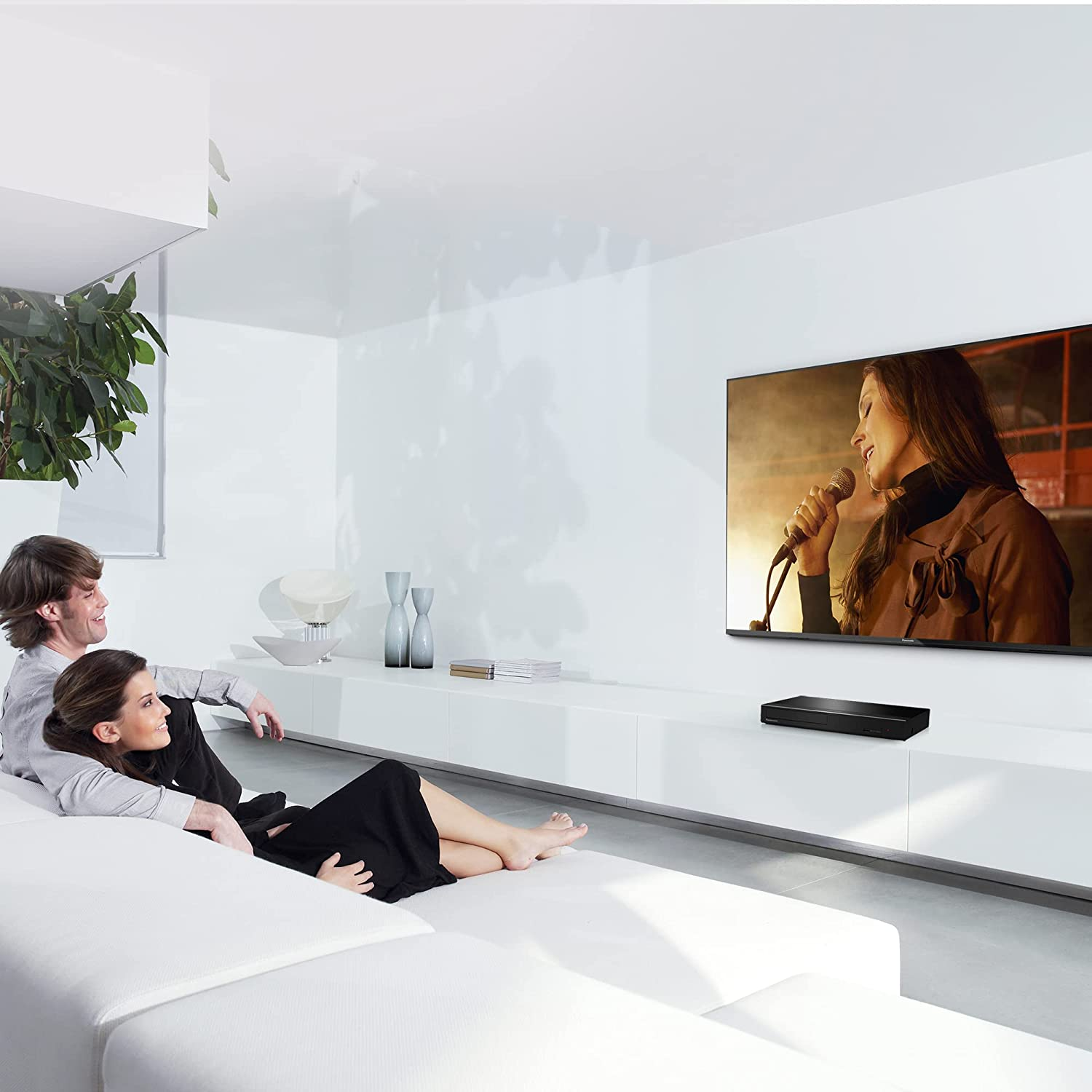 Panasonic Step up 4K Ultra HD Blu Ray Player with HDR10+ Dolby Vision (DP-UB450GN-K), Black image number 2