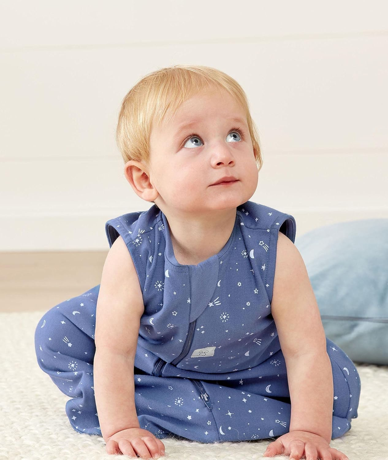 Ergopouch 1.0 TOG Sleeping Bag, 3-12 Months, Night Sky Print &ndash; Organic Jersey Cotton, Sleeveless, Arms-Out Design, All-Season Comfort, Ideal for Room Temperatures (20&ndash;24&deg;C) image number 4