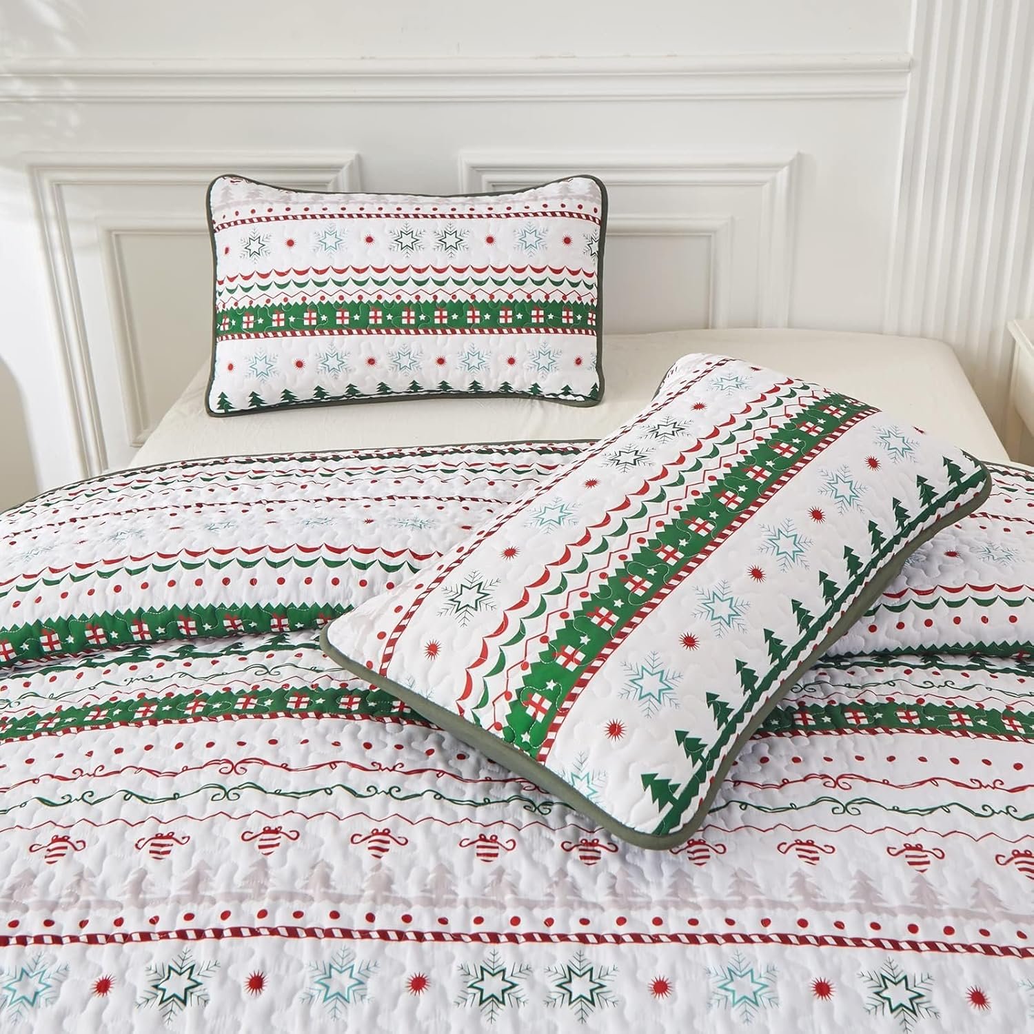 Queen Size Rustic Christmas Quilt Set (White & Green) image number 5