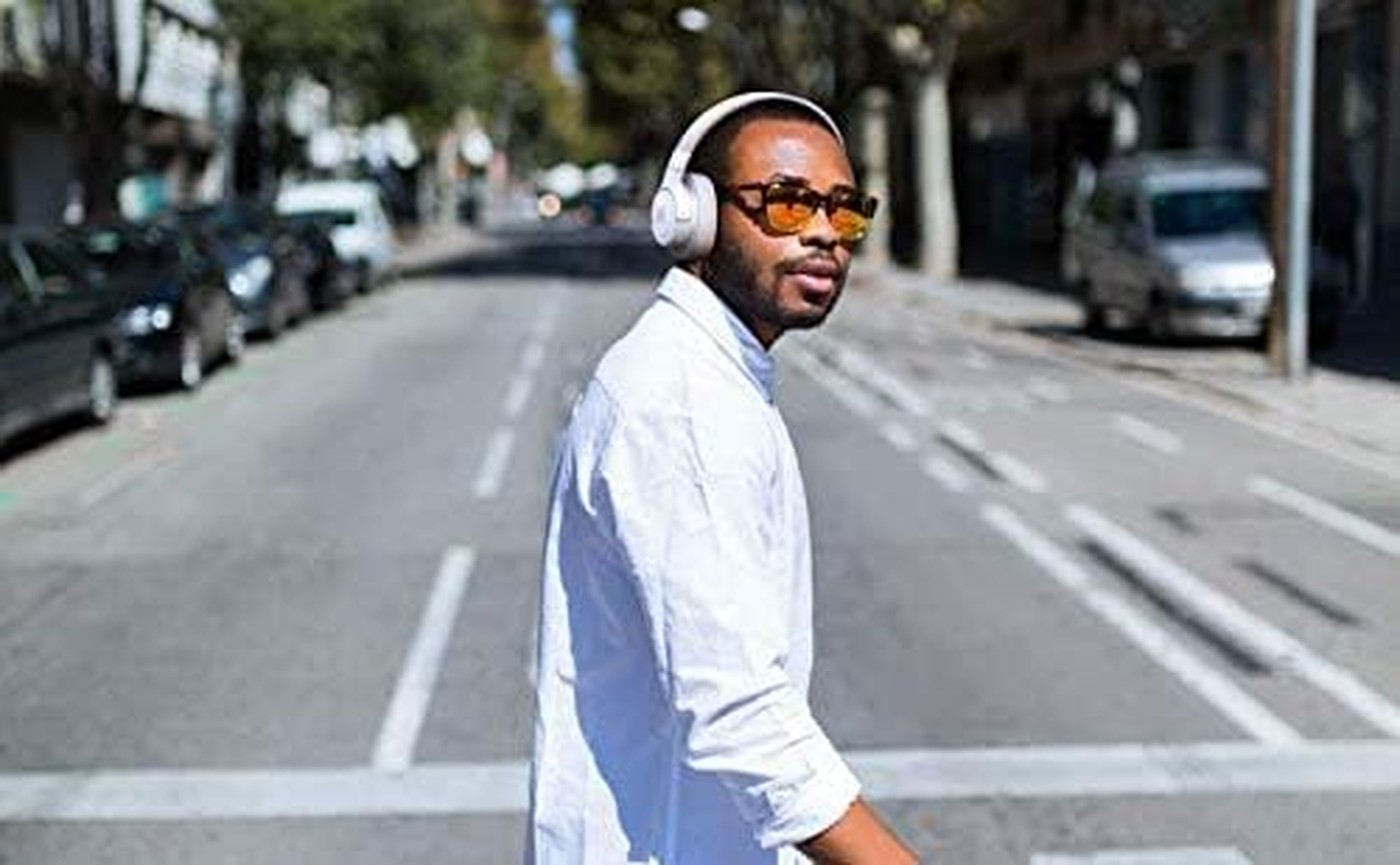 JBL Tune 750BTNC Wireless Over-Ear Noise Cancelling Headphones White