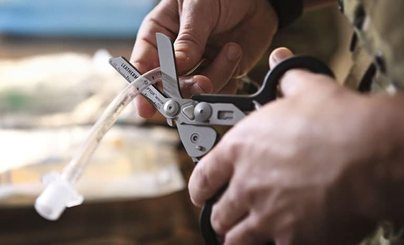 Leatherman Raptor Rescue Multitool Rescue Scissors with 6 Practical Functions - Ideal for Professional Emergency Service Use or Everyday Tasks - Black image number 3