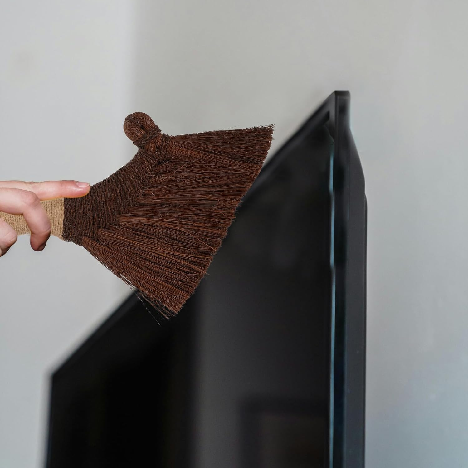 BESPORTBLE Vietnamese Natural Whisk Hand Broom Soft Straw Sweeping Broom Compact Short Handle Desk Mini Dust Mop for Household Kitchen Cleaning image number 3