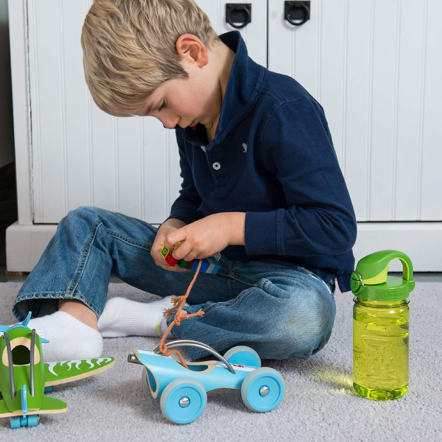 Nalgene Sustain Tritan Bpa-Free Kids on the Fly Water Bottle Made with Material Derived from 50% Plastic Waste, Leak Proof, Durable, BPA Free, Carabiner Friendly, Reusable, 12 Oz - Glow Green image number 3