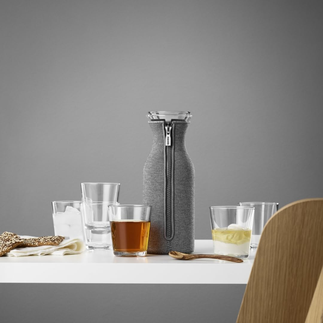 EVA SOLO Scandinavian Design Fridge Carafe 1 Litre Borrosilicate Glass Stainless Steel Silicone Dishwasher Safe 100% Drip Free &ndash; Dark Grey Wowen 1.0 L image number 5