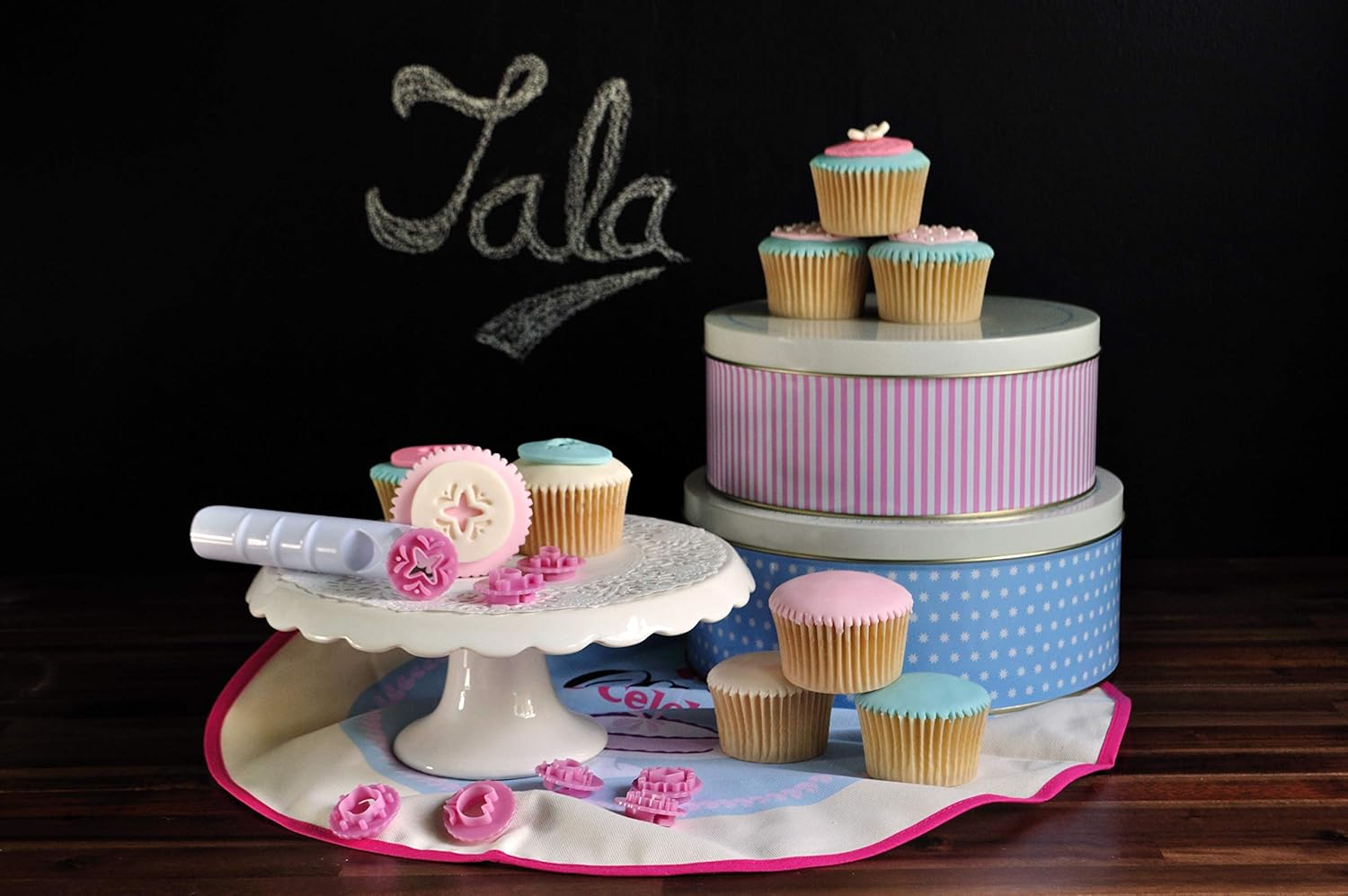 Tala Orignals Cake Storage Tins, Set of 3 round Nesting Cake Storage Tins, Perfect for Storing Cakes, Biscuits and Savoury Goods, Sizes Are 25.5Cm X 10Cm, 22 X 9.5Cm and 17Cm X 8.2Cm image number 3