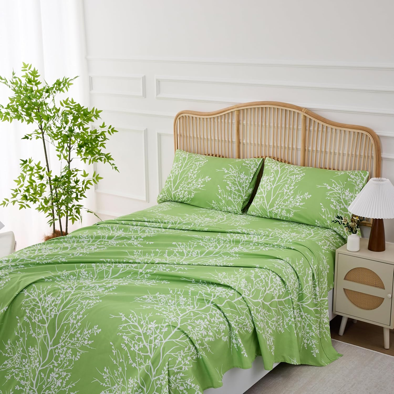 Spirit Linen Home King Size Sheets Set - Pure Microfiber 4 Piece Polyester Bed Sheets, Fitted Sheet & Pillow Cases - King Sheets for All Seasons (Foliage Black/White, King)