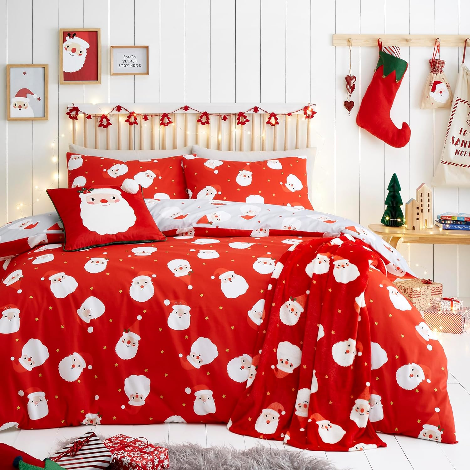 Fusion - Happy Santa Claus Duvet Cover - King Bedding Size (230 X 220Cm) - Reversible (2 Colours) 2X Pillowcases Included - Easy Care Red Christmas Bedding with Father Christmas - Christmas Decor image number 1