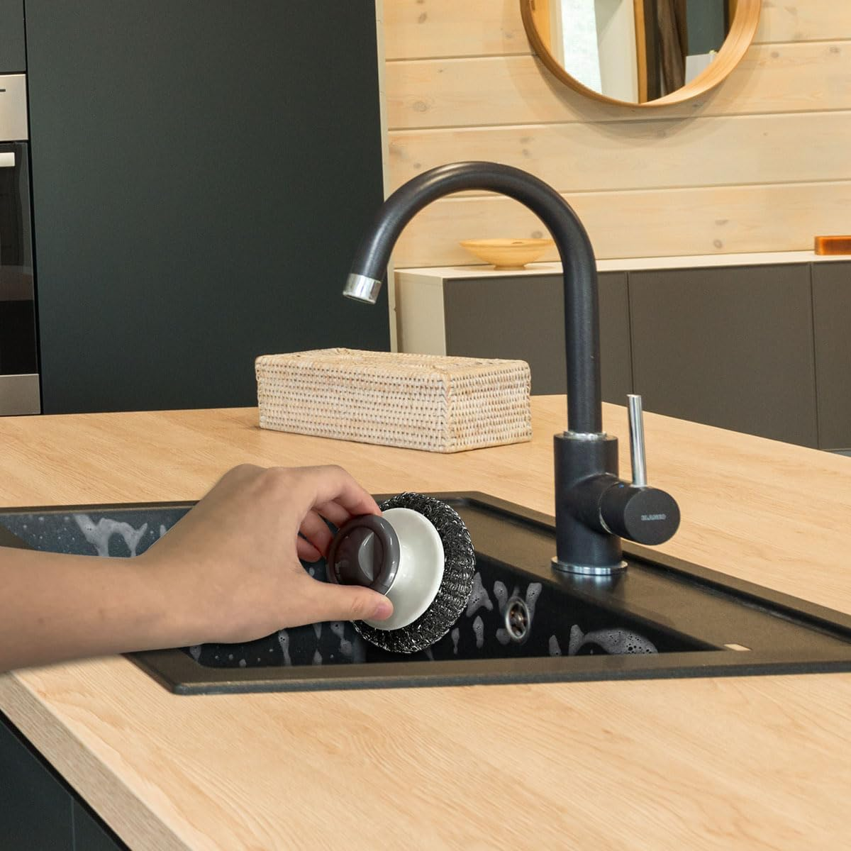 2Pcs Stainless Steel Scrubber Dish Scrub Brush with Handle ，Multipurpose Kitchen Cast Iron Scrubber for Pots, Grills, Ovens & Other Tough Cleaning Jobs (Metal Steel Style)