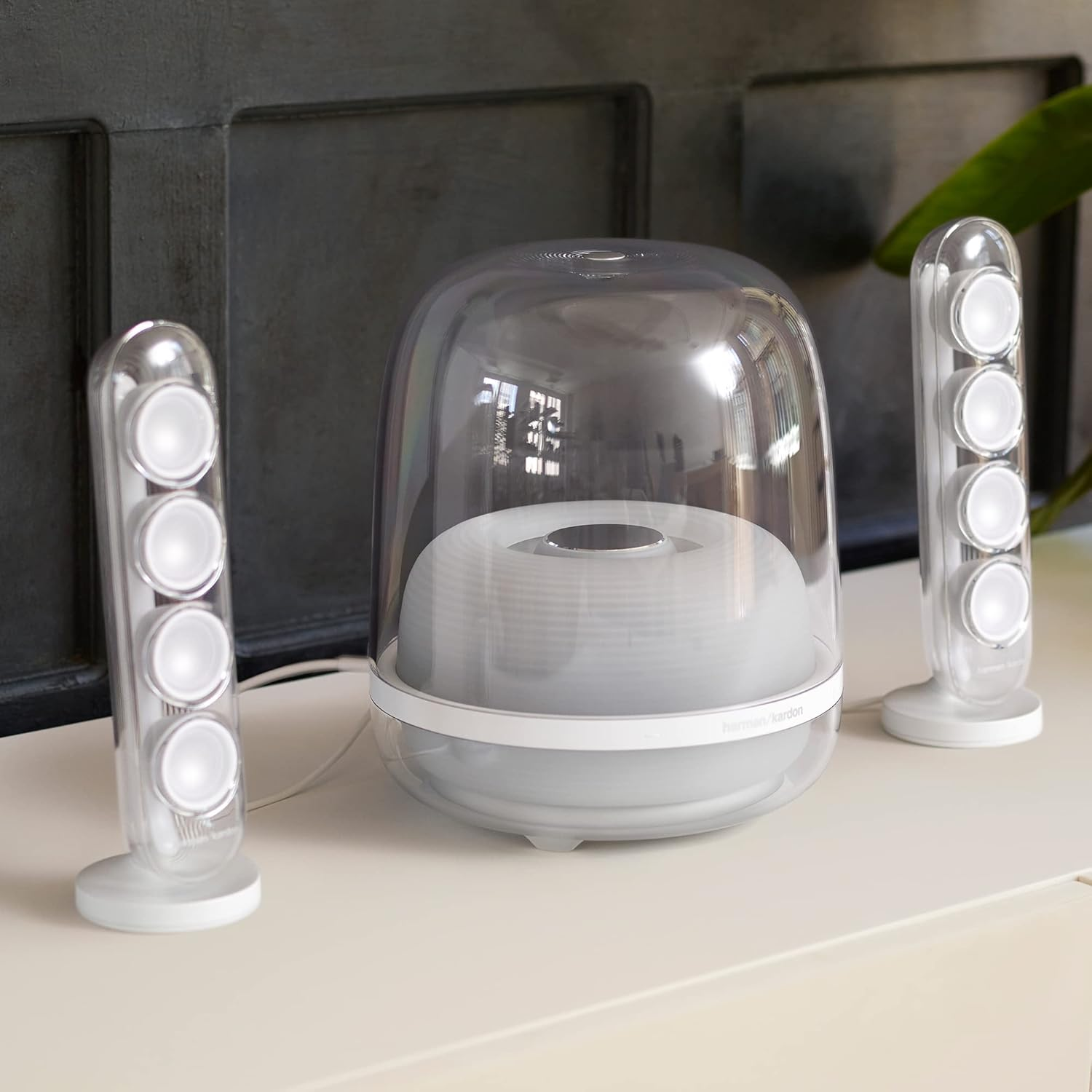 Harman Kardon Soundsticks 4, Iconic Design, Extraordinary Sound, Wireless Bluetooth Streaming, White image number 4