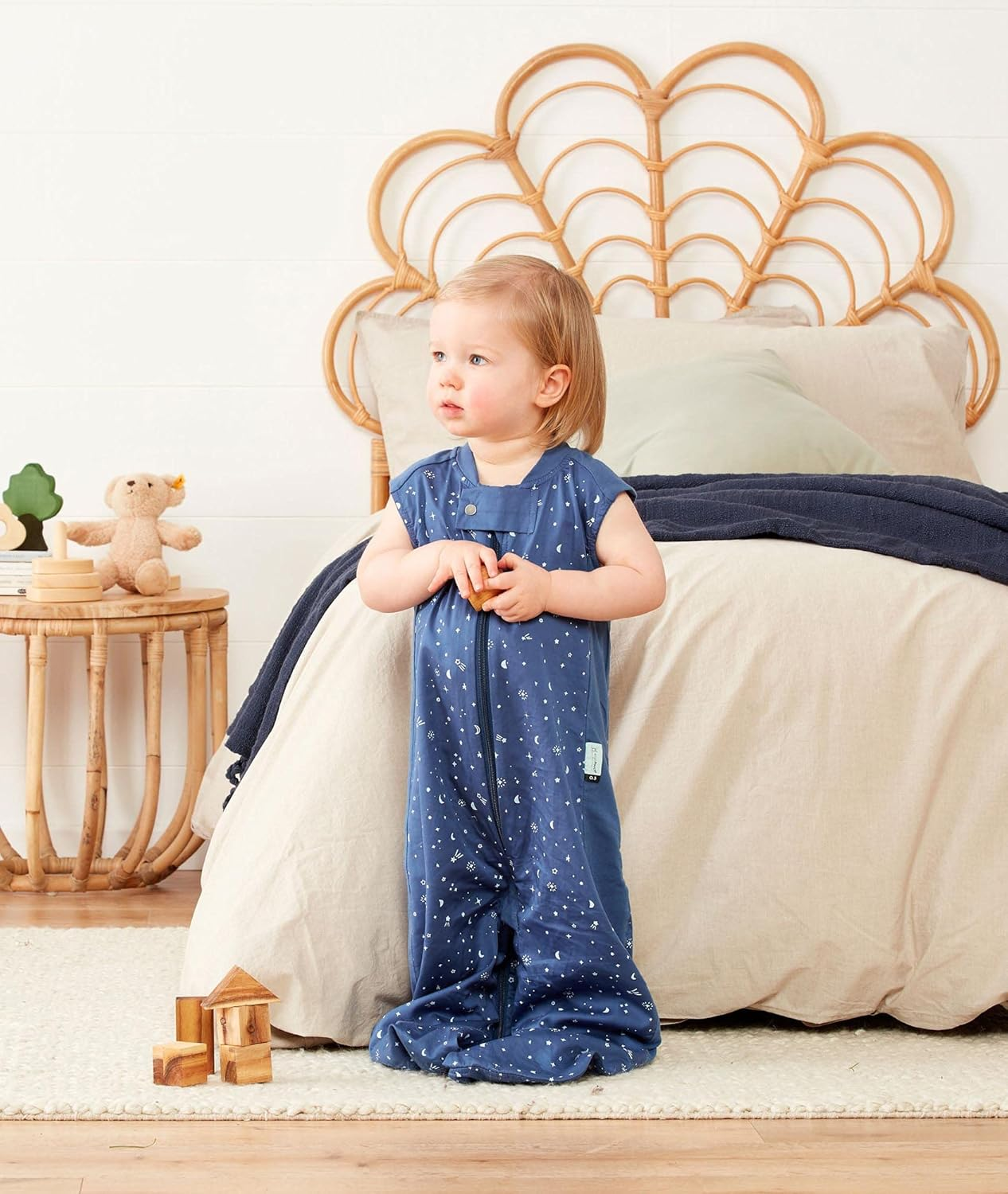 Ergopouch Sleep Suit Bag 0.3 TOG, 3-12 Months, Night Sky Print &ndash; Organic Cotton, 2-In-1 Convertible Sleeping Bag or Suit with Legs, Lightweight & Breathable, Ideal for Room Temperatures (22&ndash;26&deg;C) image number 2