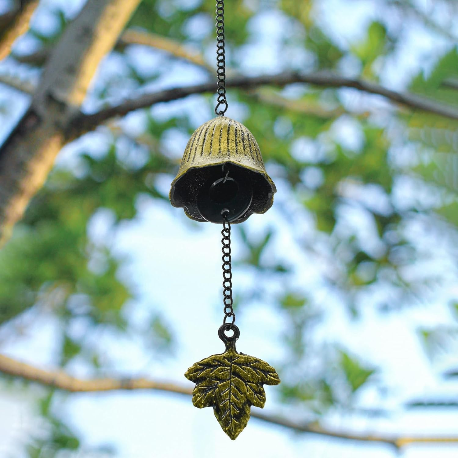 Mrmrkura Japanese Leaf Wind Chimes, Small Wind Bell Pendent for outside Hanging Cast Iron Wind Chime Ornament for Bless Garden Backyard Home Decor (Bronze)
