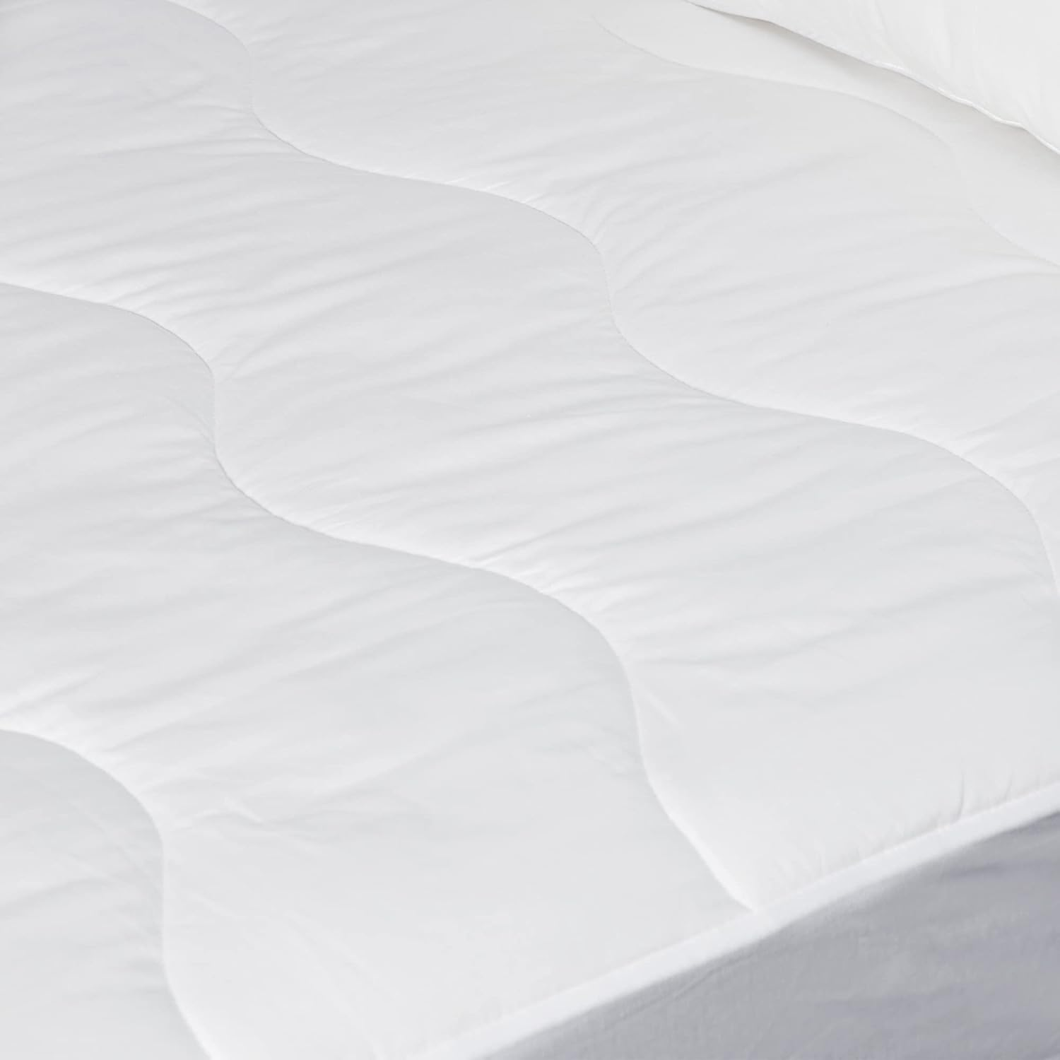 Tontine Luxe Classic Anti-Allergy Mattress Protector, Double &ndash; Quilted Cotton Top with Anti-Microbial Polyester Fill &ndash; 50Cm Fitted Skirt &ndash; Ideal for Asthma and Allergy Sufferers &ndash; Machine Washable image number 4