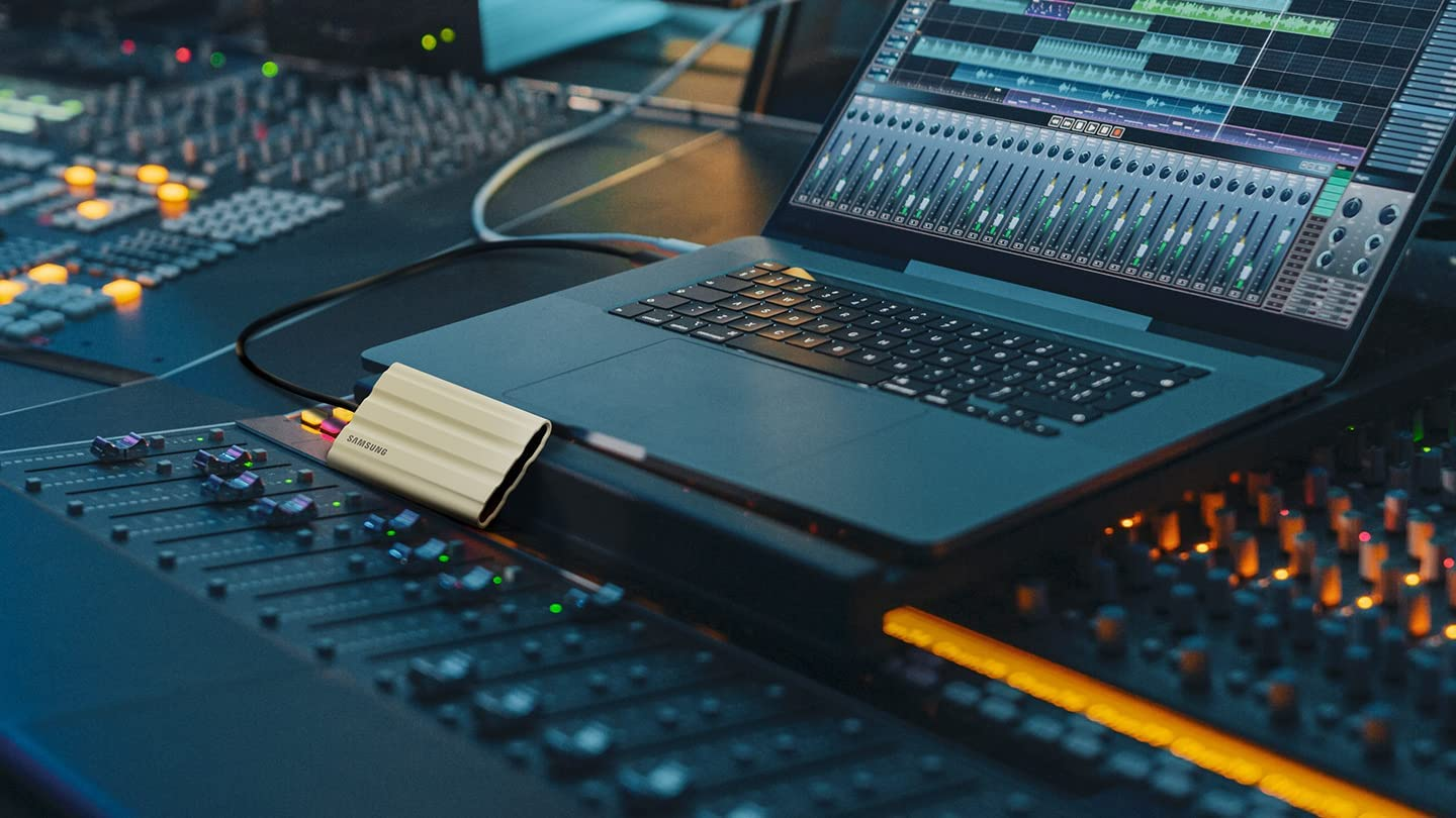 SAMSUNG T7 Shield 1TB SSD, Blue image number 5