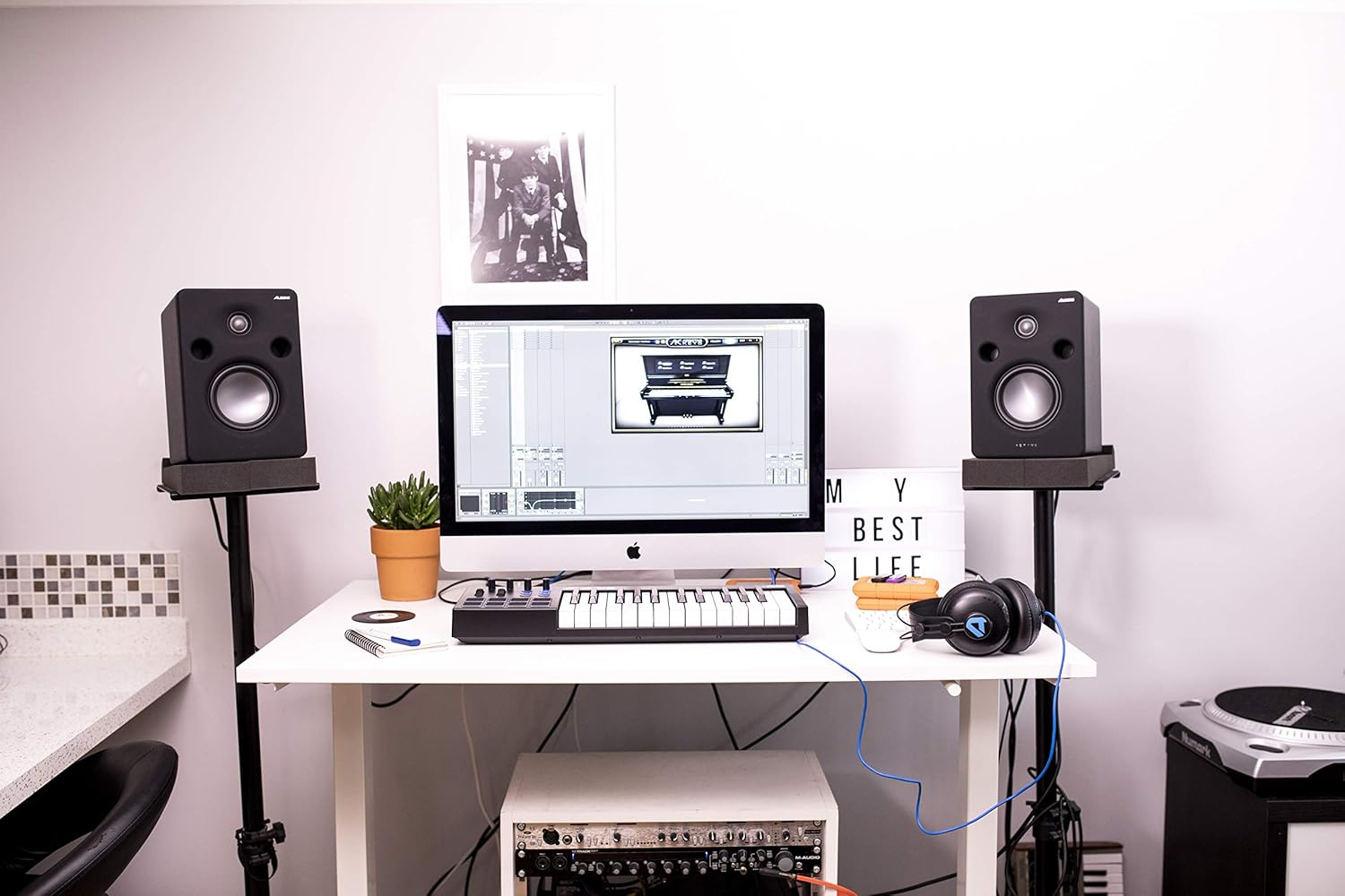 Alesis M1Active MK3 Premium 65W B-Amplified Active Studio Monitor with 5-Inch Aluminium Driver, 1-Inch Silk Dome Tweeter, Optimised Waveguide and Xlr/1/4-Inch Combo Inputs