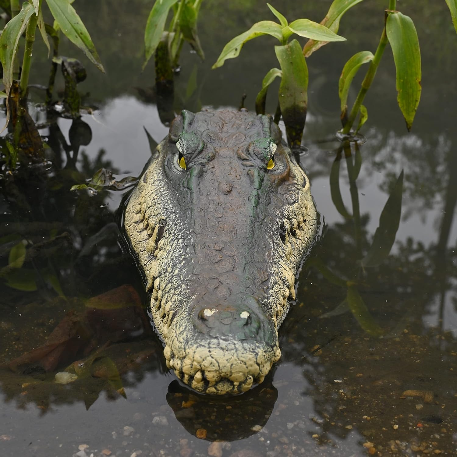 Floating Alligator Head Decoy, Pond Accessories Alligator Pool Float, Fake Gator Head, Duck Deterrents for Pool and Pond, Outdoor Pool Decor Crocodile Head for Decorations - Yellow Eyes image number 6