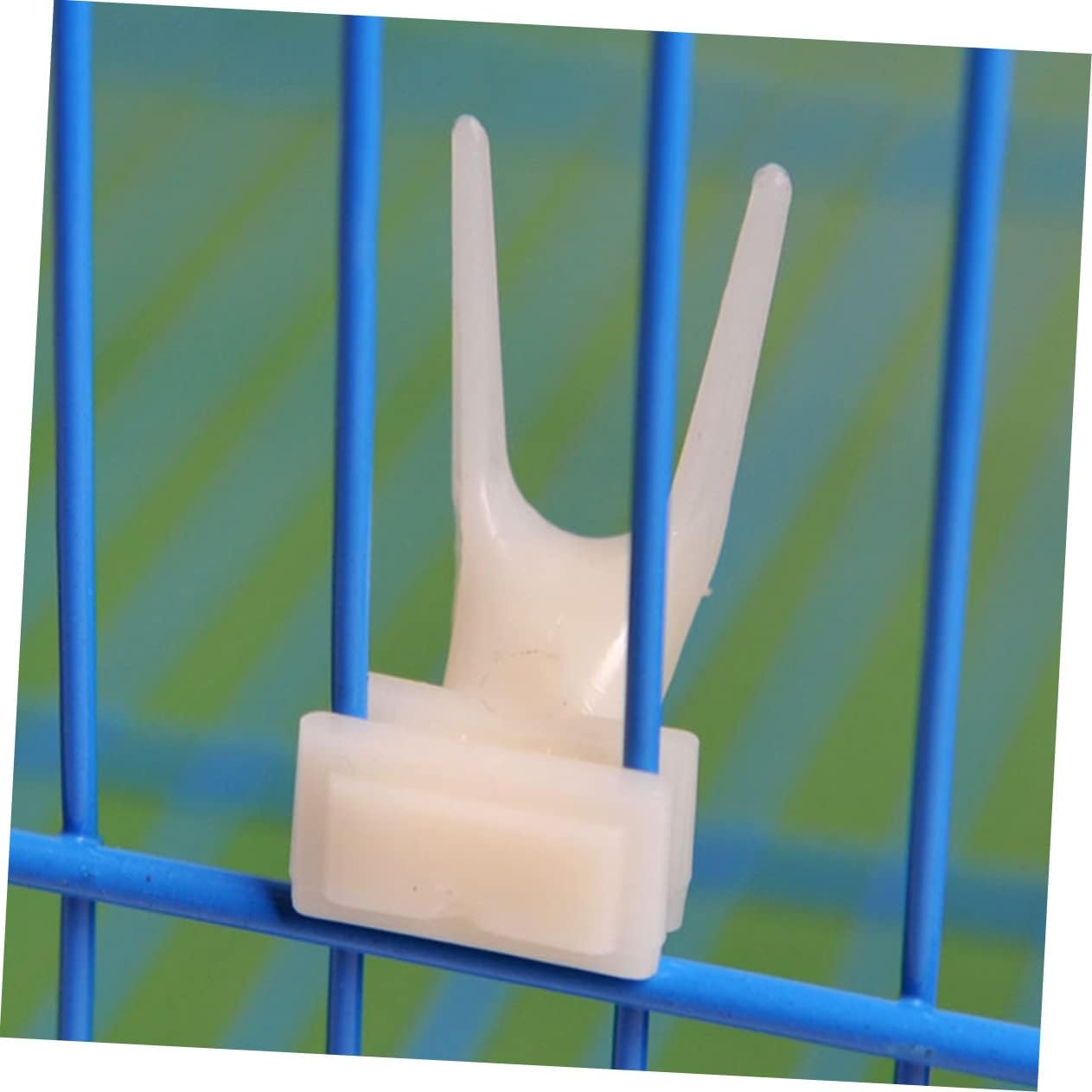 Parliky Parrot Bird Fruit Fork Feeder Tool Multi-Functional Sturdy Plastic 9Cm Feeding Accessory for Outdoor Bird Feeders image number 1