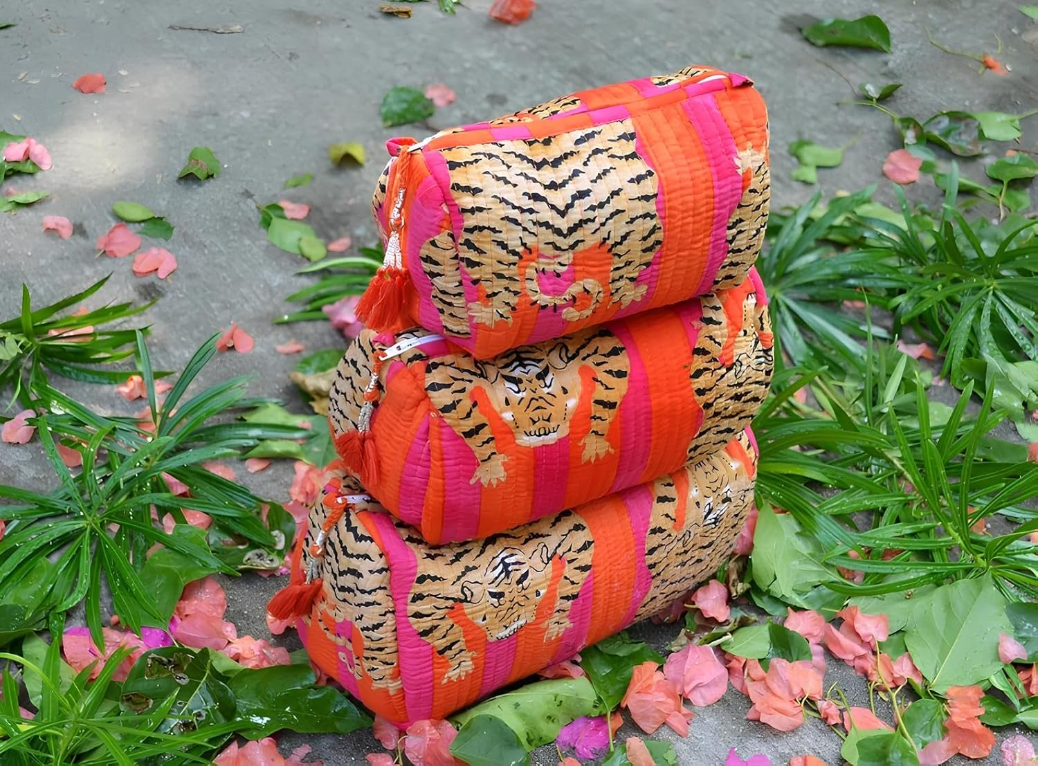 INDACORIFY Tiger Print Makeup Bag Set of 3 Pieces Indian Cotton Toiletry Bag Make up Pouch Travel Bag Quilted Wash Bag Shaving Cotton Cosmetic Kit, Multicolor, Bag image number 2