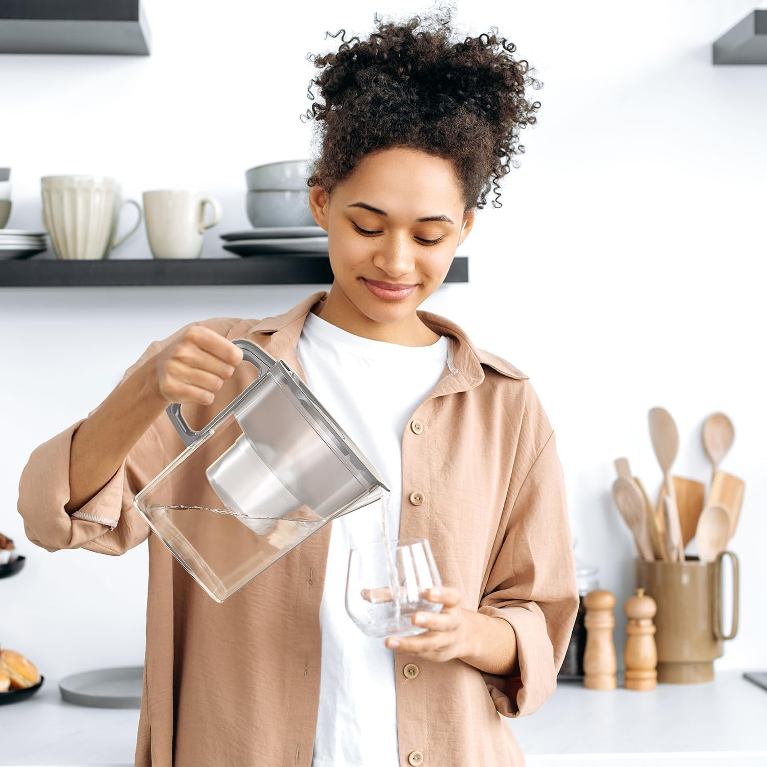 AQUAPHOR Water Filter Jug Compact Grey Includes 1 Maxfor+ Filter I Plastic Carafe 2.4 L I Reduces Limescale, Chlorine & Heavy Metals I Compact & Lightweight Water Filter I Fits in the Fridge Door image number 6