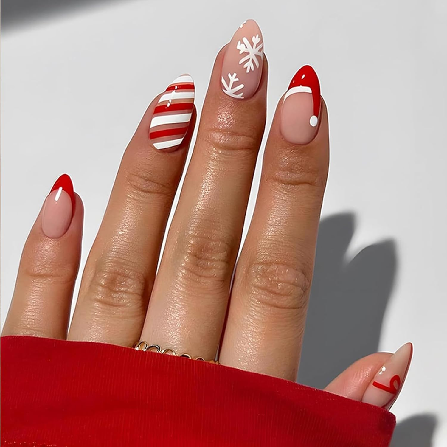 Yazikisa Christmas Press on Nails Short Square Fake Nail Snowflake Xmas Elk Winter Red Glue on Full Cover Glossy Acrylic False Fingernails for Women Girls New Years 24 Pcs