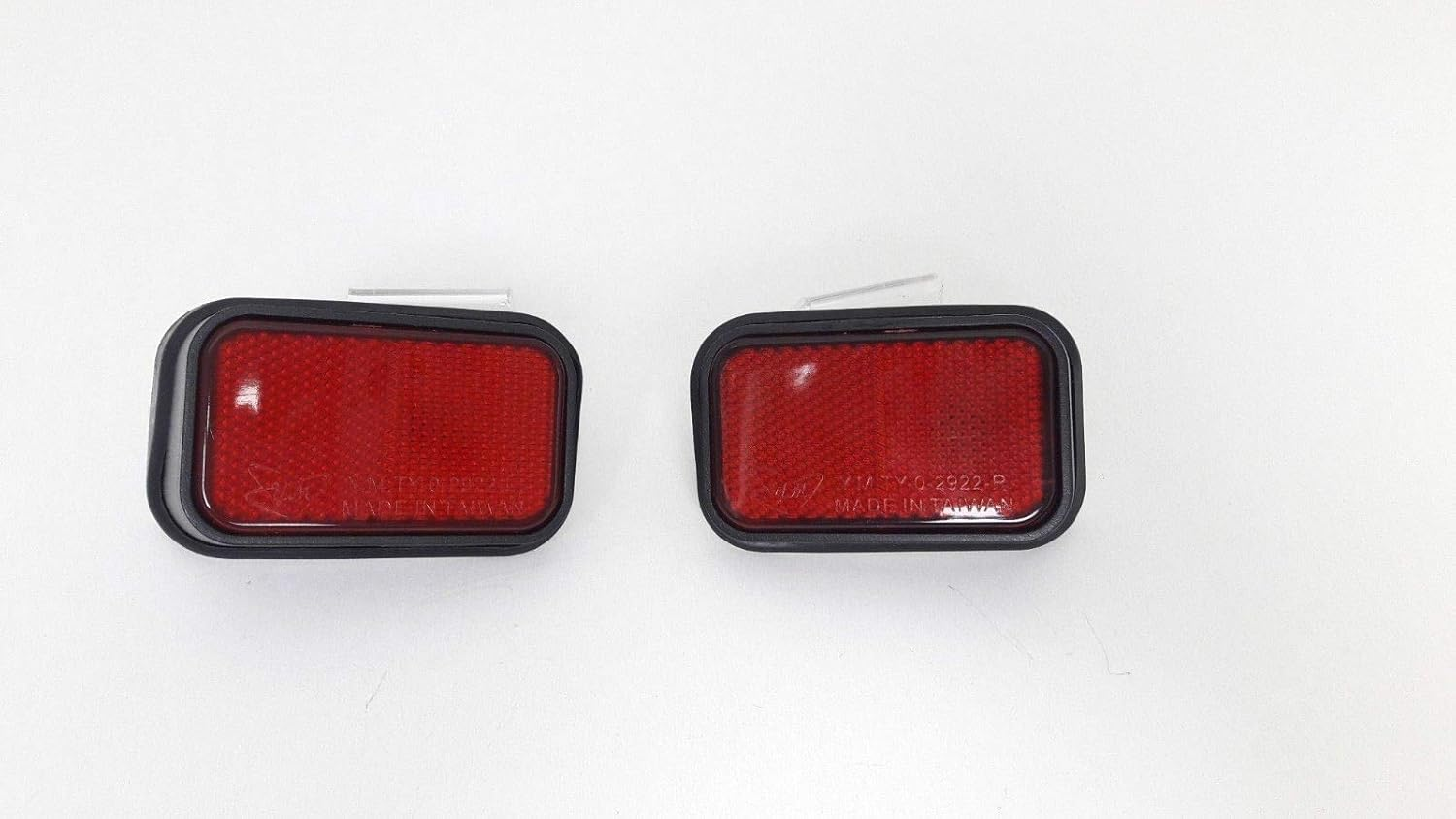 Rear Bumper Reflector for Toyota Hilux 1998-2003 image number 3