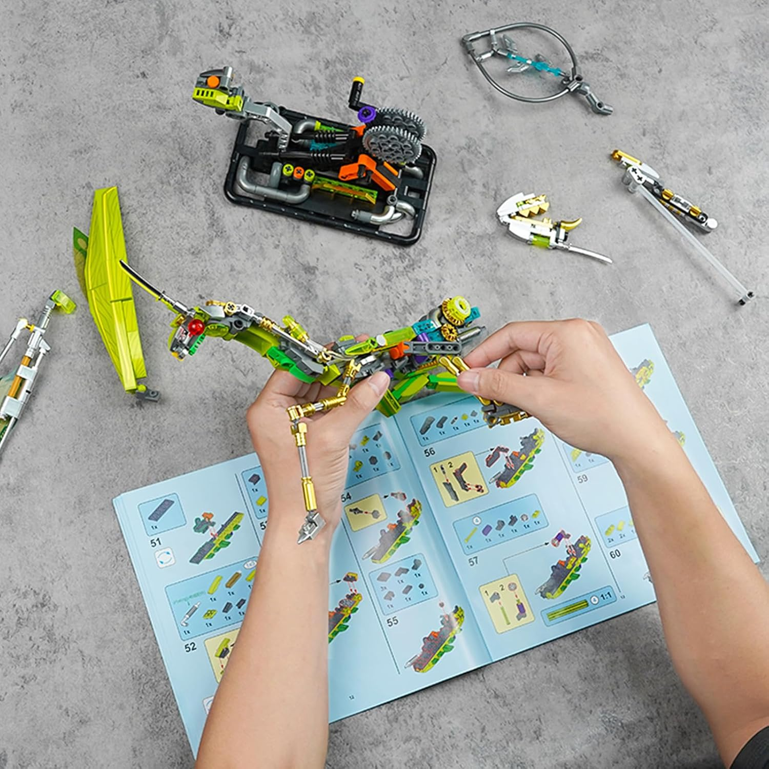 QLT Technik Praying Mantis Toy Clamping Building Blocks Building Block with Light, Creative Exotic Animals Building Blocks for Boys and Girls Aged 8-16+ Years (999 Pieces) image number 4